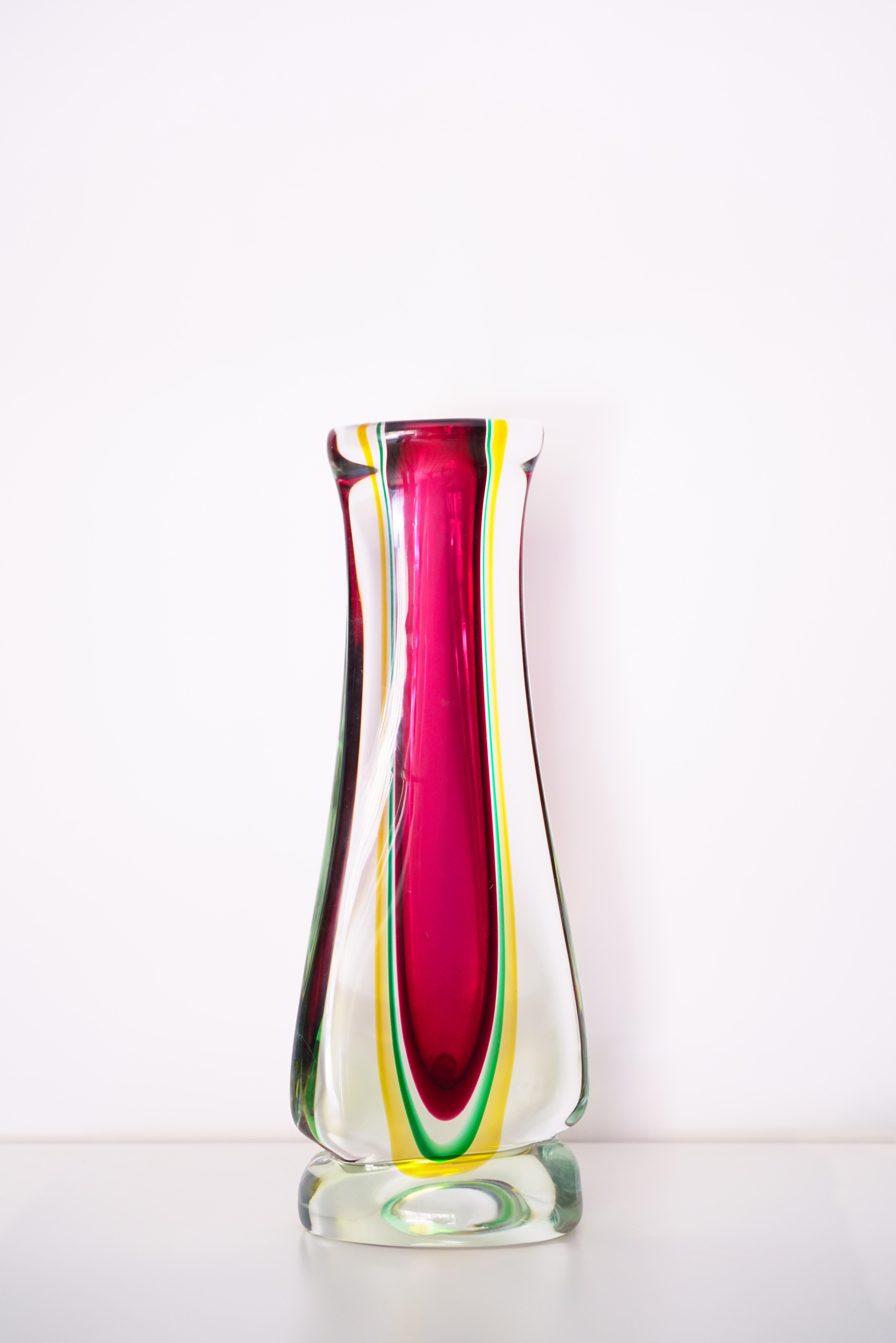 Original vase made of Murano glass. The 1960s, designed by the Italian Flavio Poli, whose hallmark was his colourful and spectacular designs.