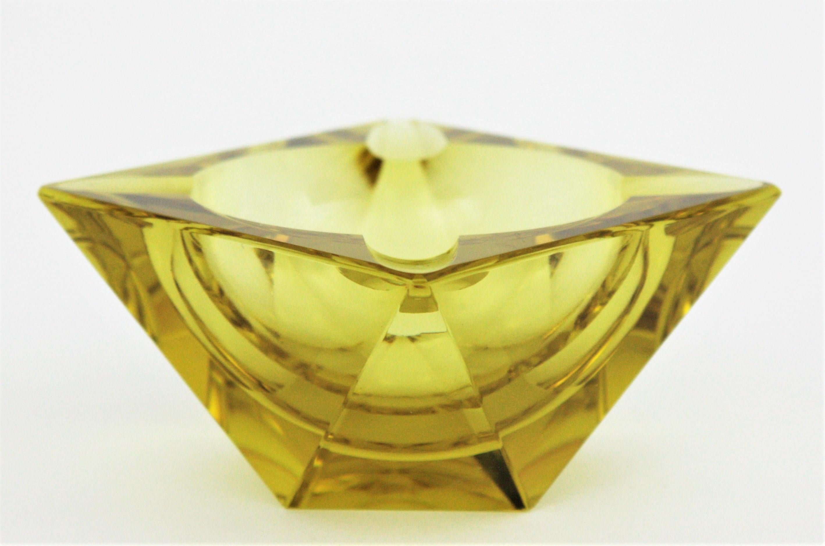 Flavio Poli Murano Yellow Faceted Glass Ashtray In Excellent Condition For Sale In Barcelona, ES