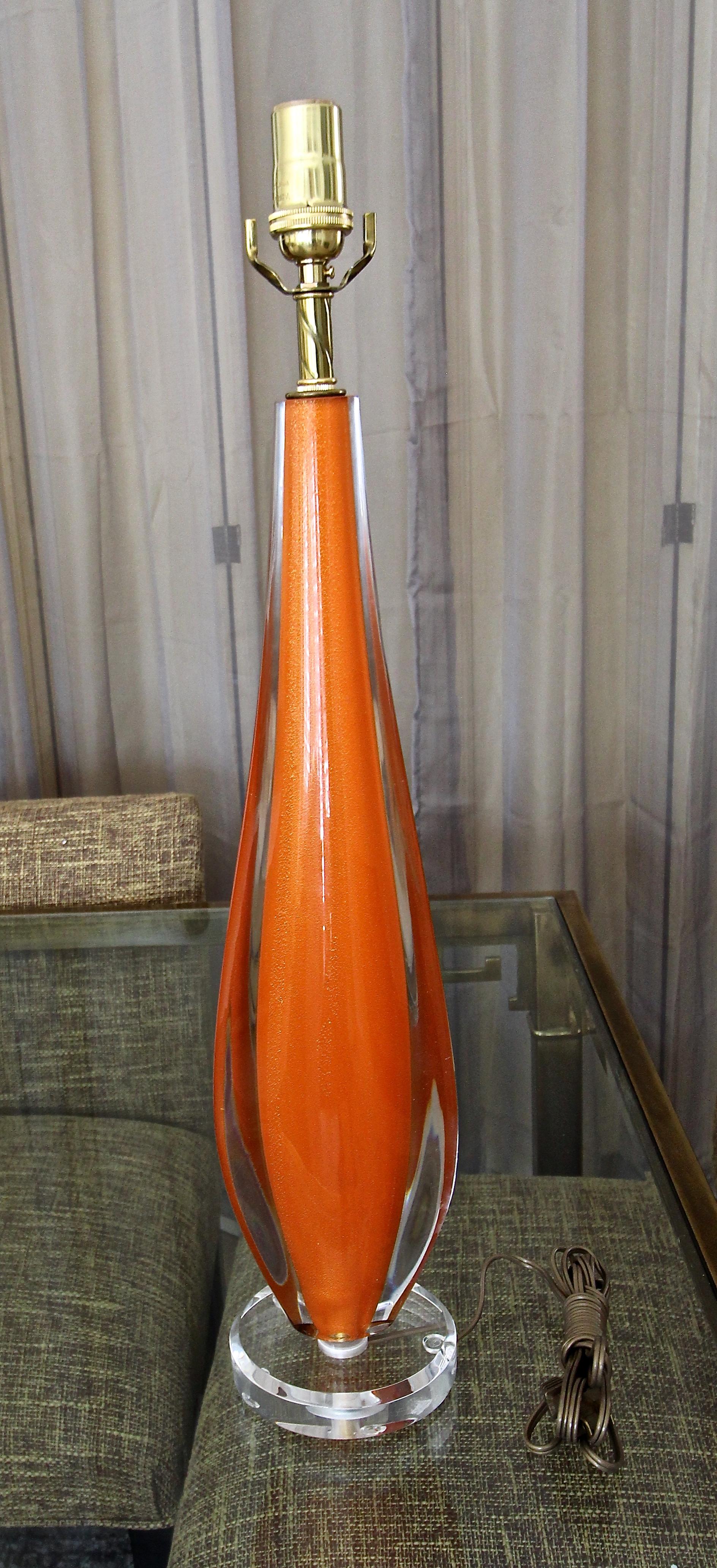 Laiton Lampe de bureau Flavio Poli orange en verre de Murano en vente