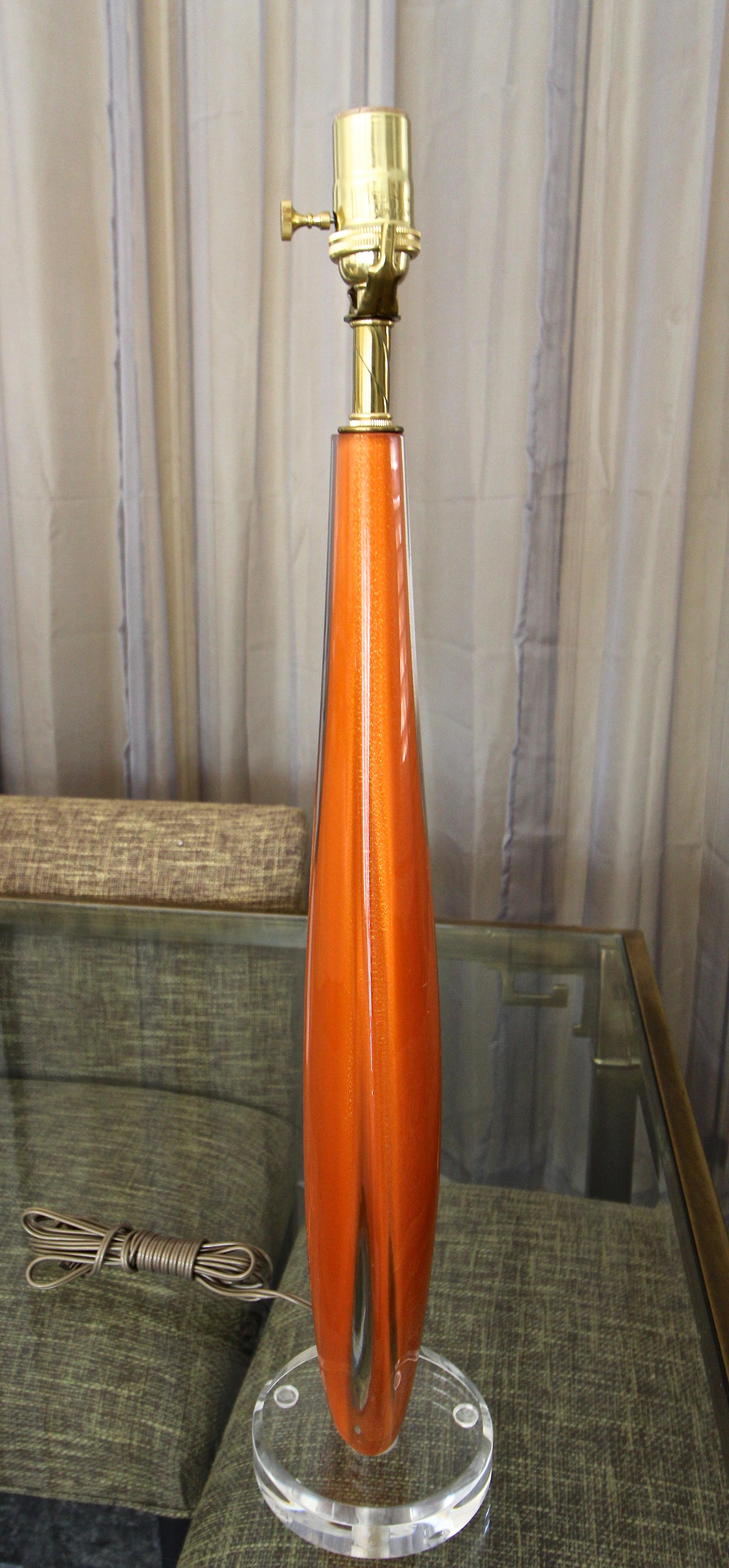 Flavio Poli Orange Murano Glas Tischlampe (Messing) im Angebot