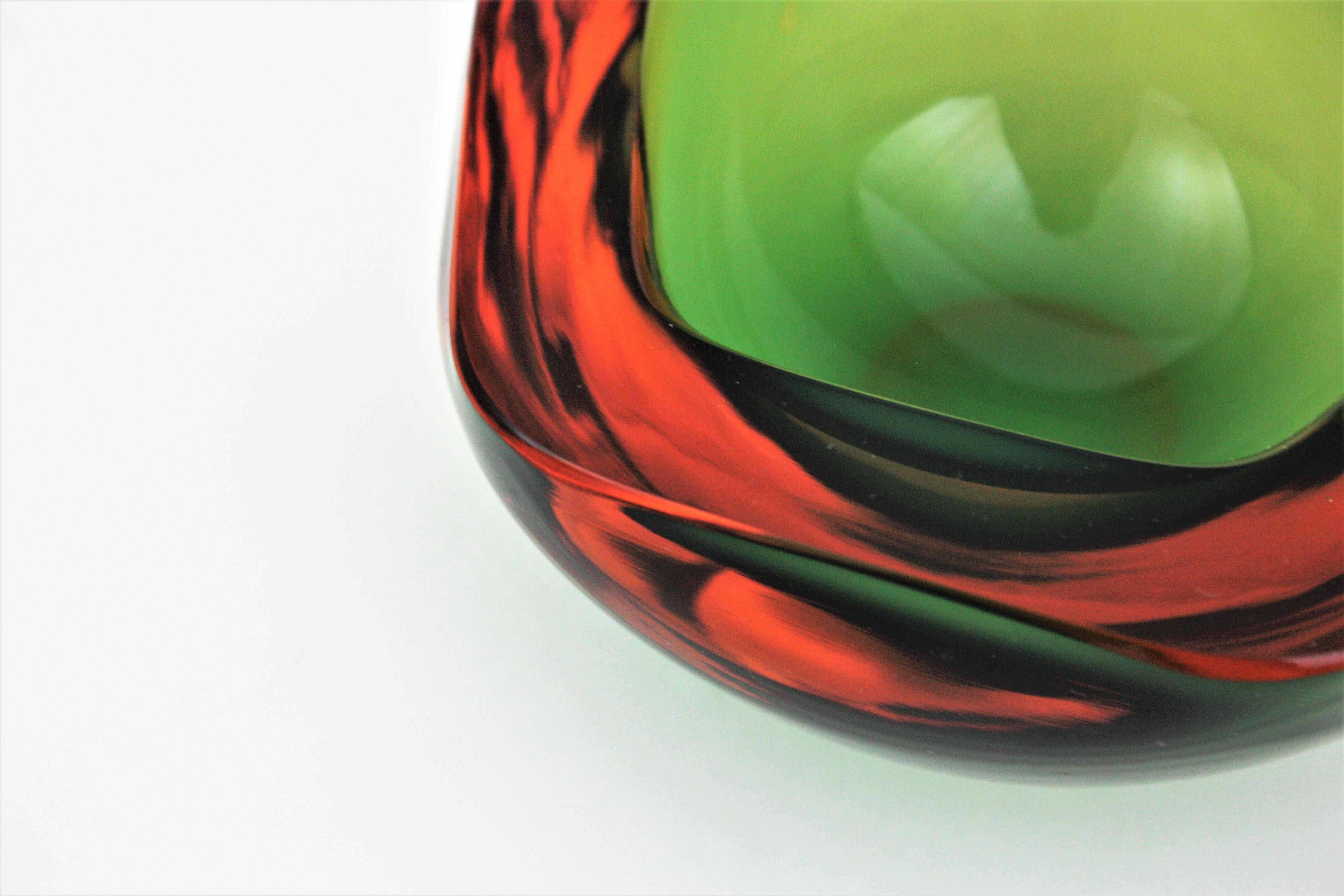 20th Century Flavio Poli Seguso Murano Art Glass Sommerso Green Amber Bowl For Sale