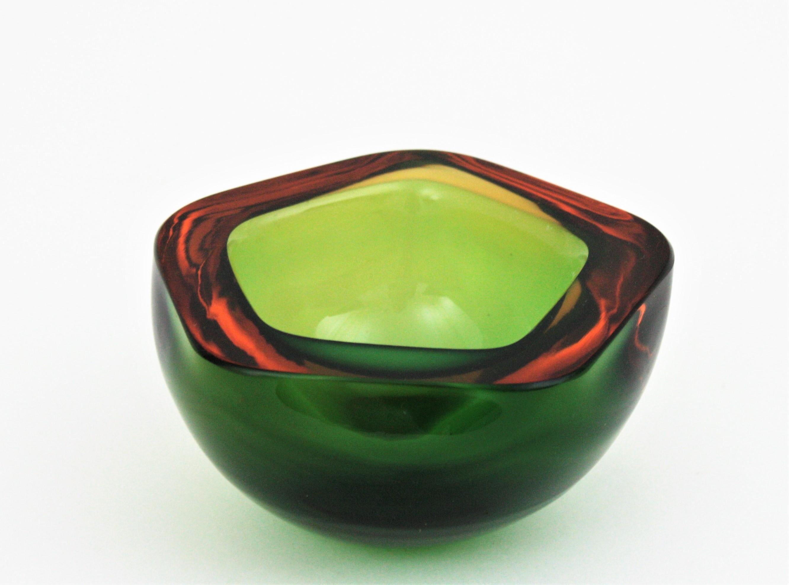 Flavio Poli Seguso Murano Glass Sommerso Grün Bernstein Schale (Moderne der Mitte des Jahrhunderts) im Angebot