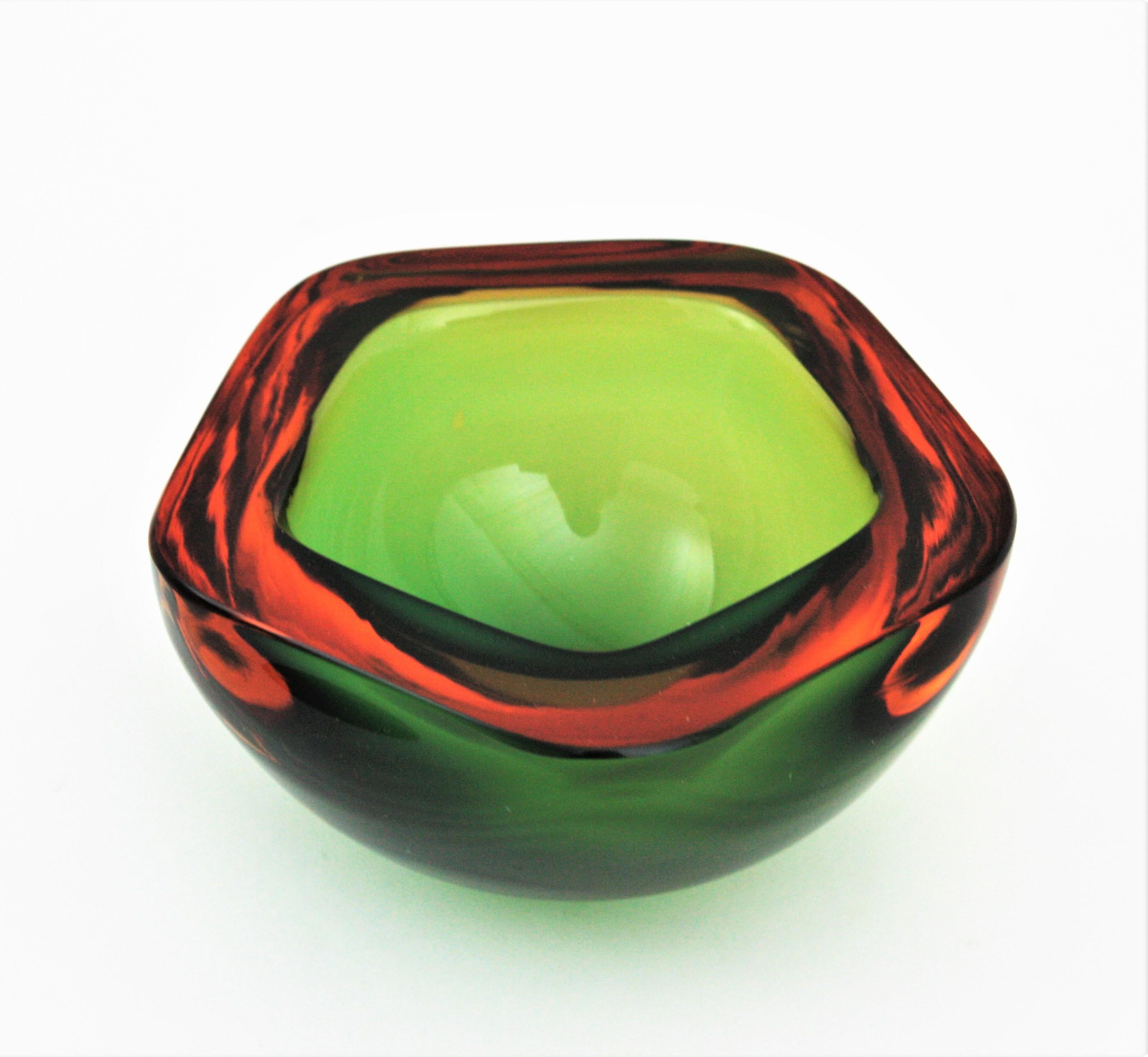 Mid-Century Modern Flavio Poli Seguso Murano Art Glass Sommerso Green Amber Bowl For Sale