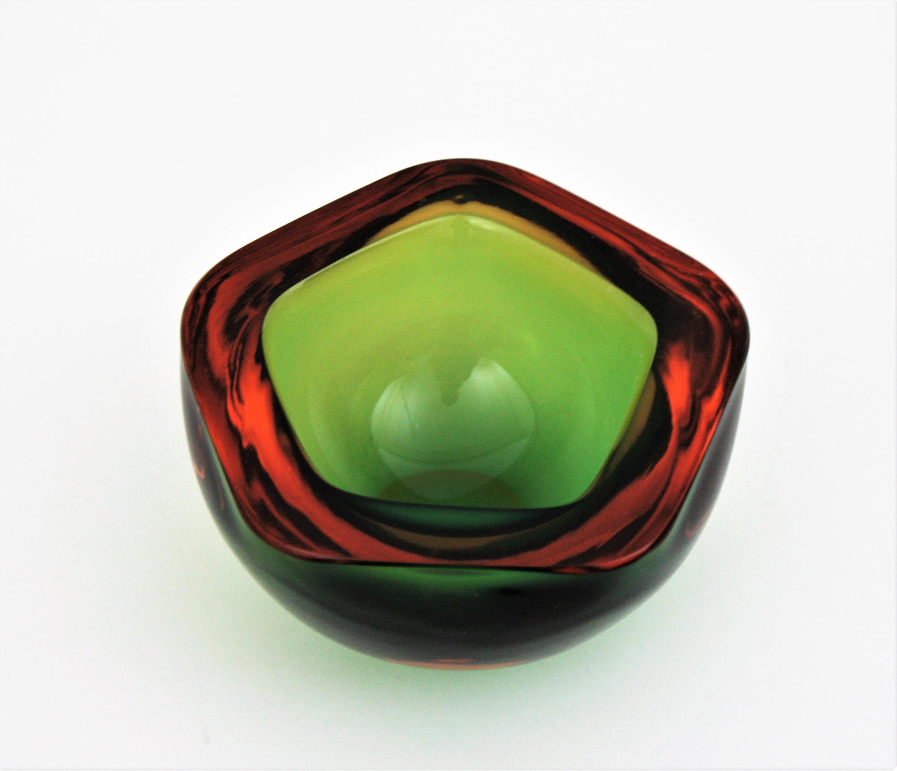 Flavio Poli Seguso Murano Art Glass Sommerso Green Amber Bowl In Good Condition For Sale In Barcelona, ES