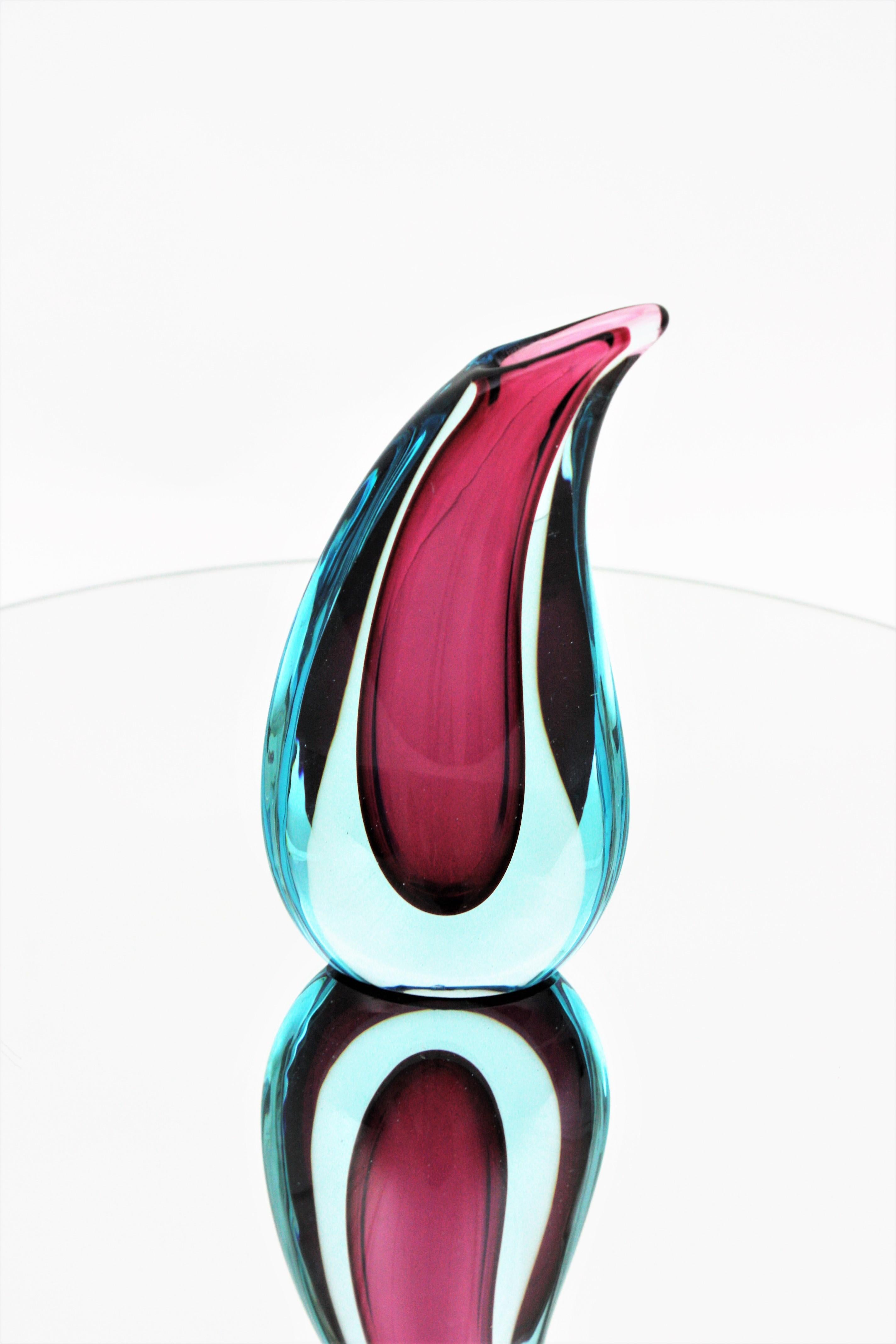 A wonderful blue and purple hand blown Murano glass vase. Designed by Flavio Poli and manufactured by Seguso Vetri d'Arte. Italy, 1950s.
Amazing teardrop shape and eye-catching colors.
Lovely to be used as flower vase or decorative vase. To be
