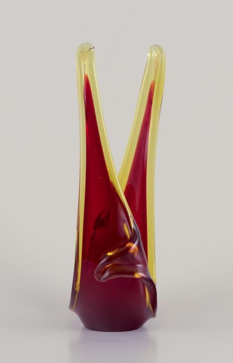 Italian Flavio Poli/Seguso, Murano. Bowl in yellow and red art glass. Unique piece. For Sale