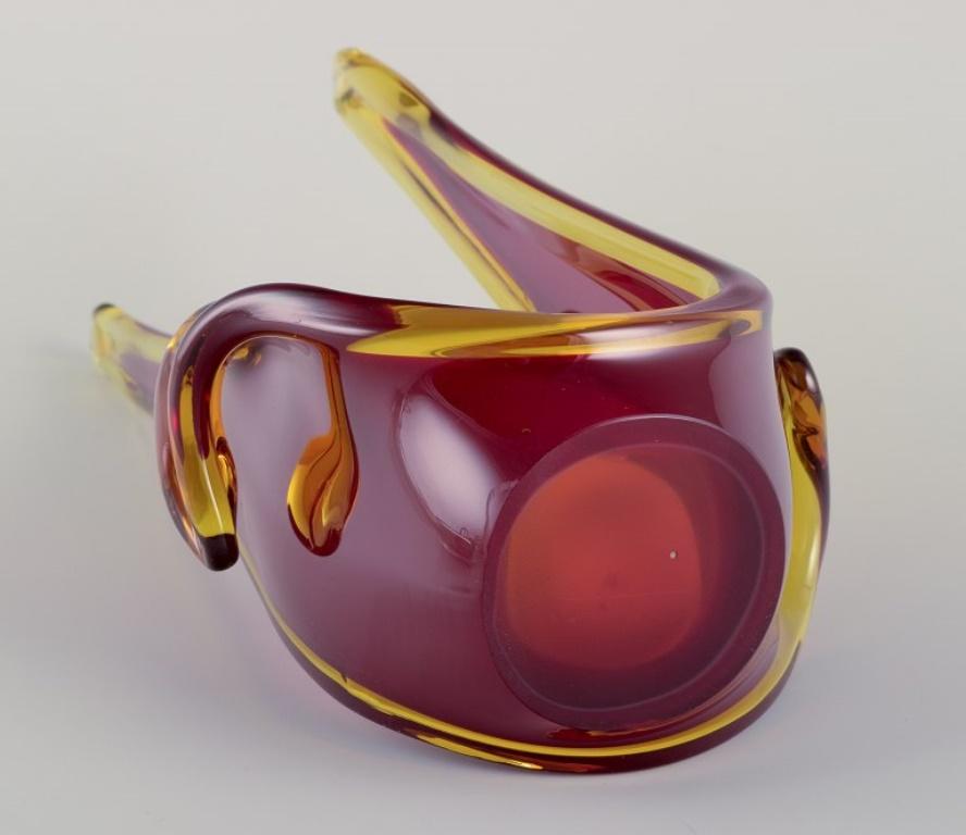 Flavio Poli/Seguso, Murano. Bowl in yellow and red art glass. Unique piece. For Sale 2