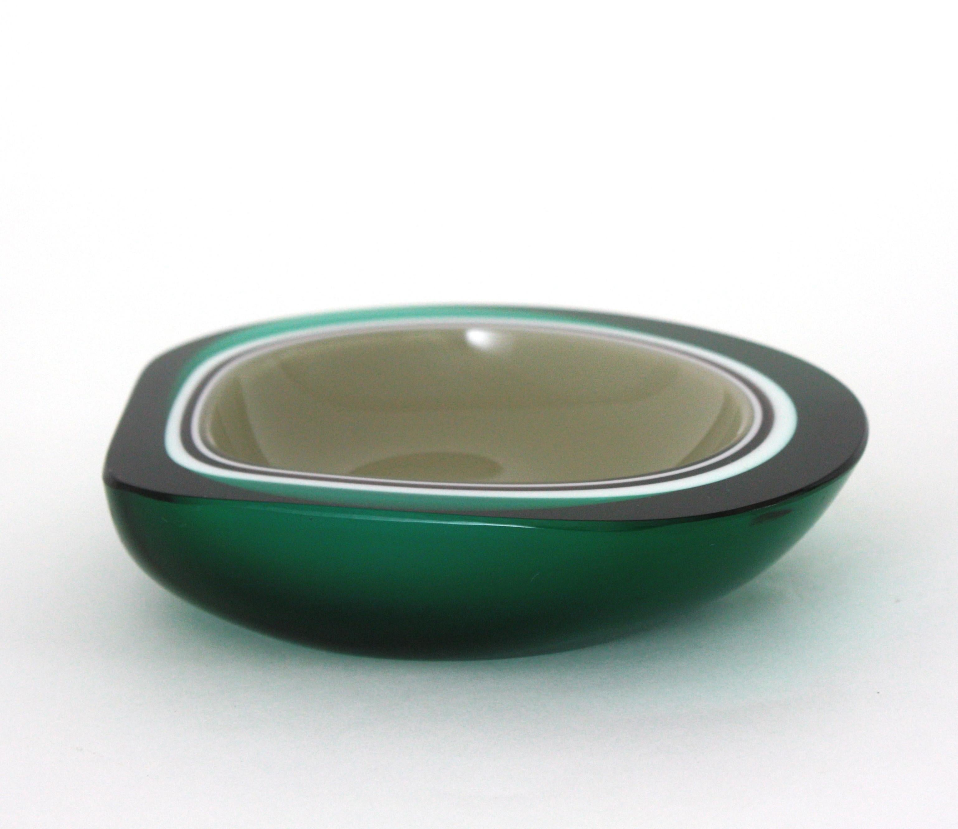 Flavio Poli Seguso Murano Green White Taupe Sommerso Geode Art Glass Bowl (bol en verre d'art géodésique) en vente 2