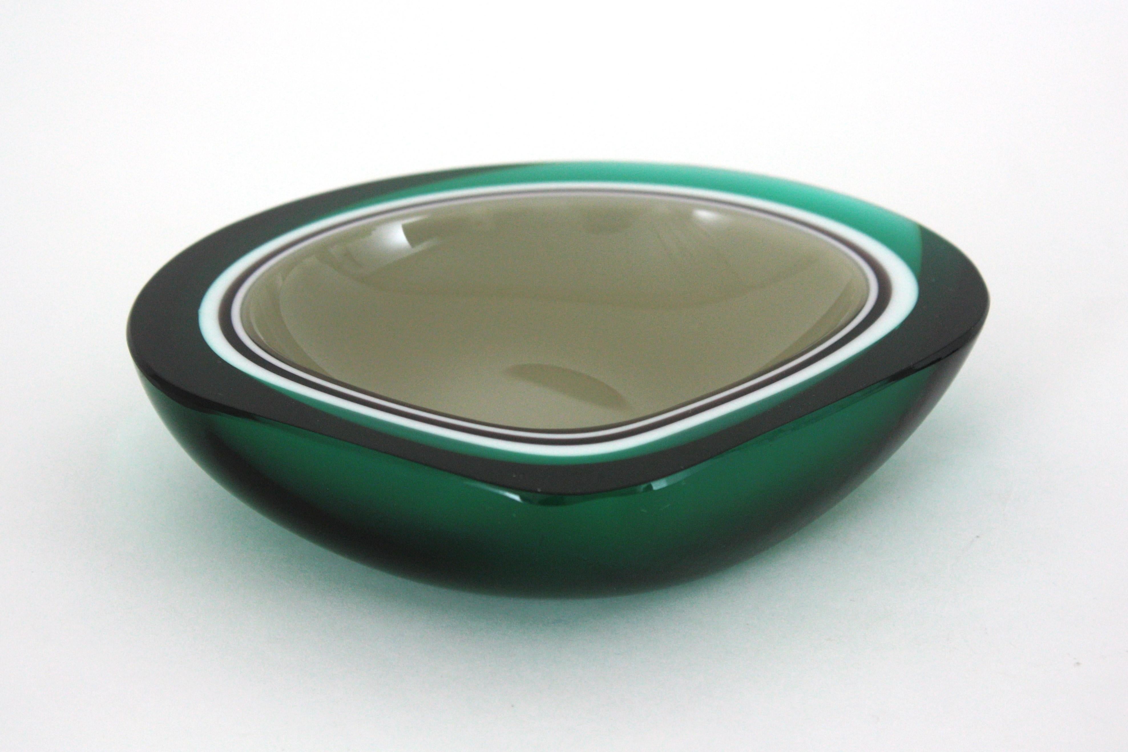 Flavio Poli Seguso Murano Green White Taupe Sommerso Geode Art Glass Bowl (bol en verre d'art géodésique) Bon état - En vente à Barcelona, ES