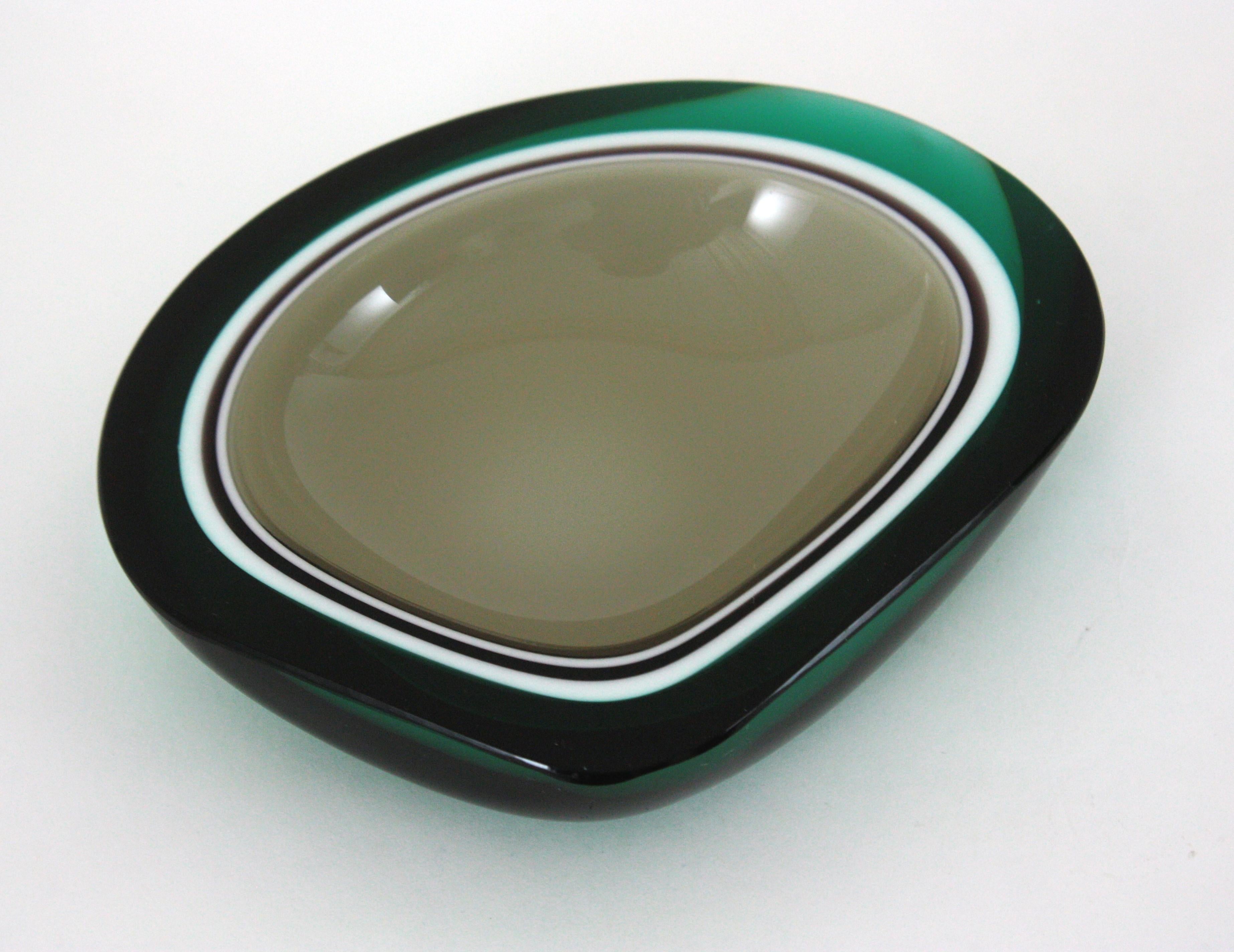 Verre Flavio Poli Seguso Murano Green White Taupe Sommerso Geode Art Glass Bowl (bol en verre d'art géodésique) en vente