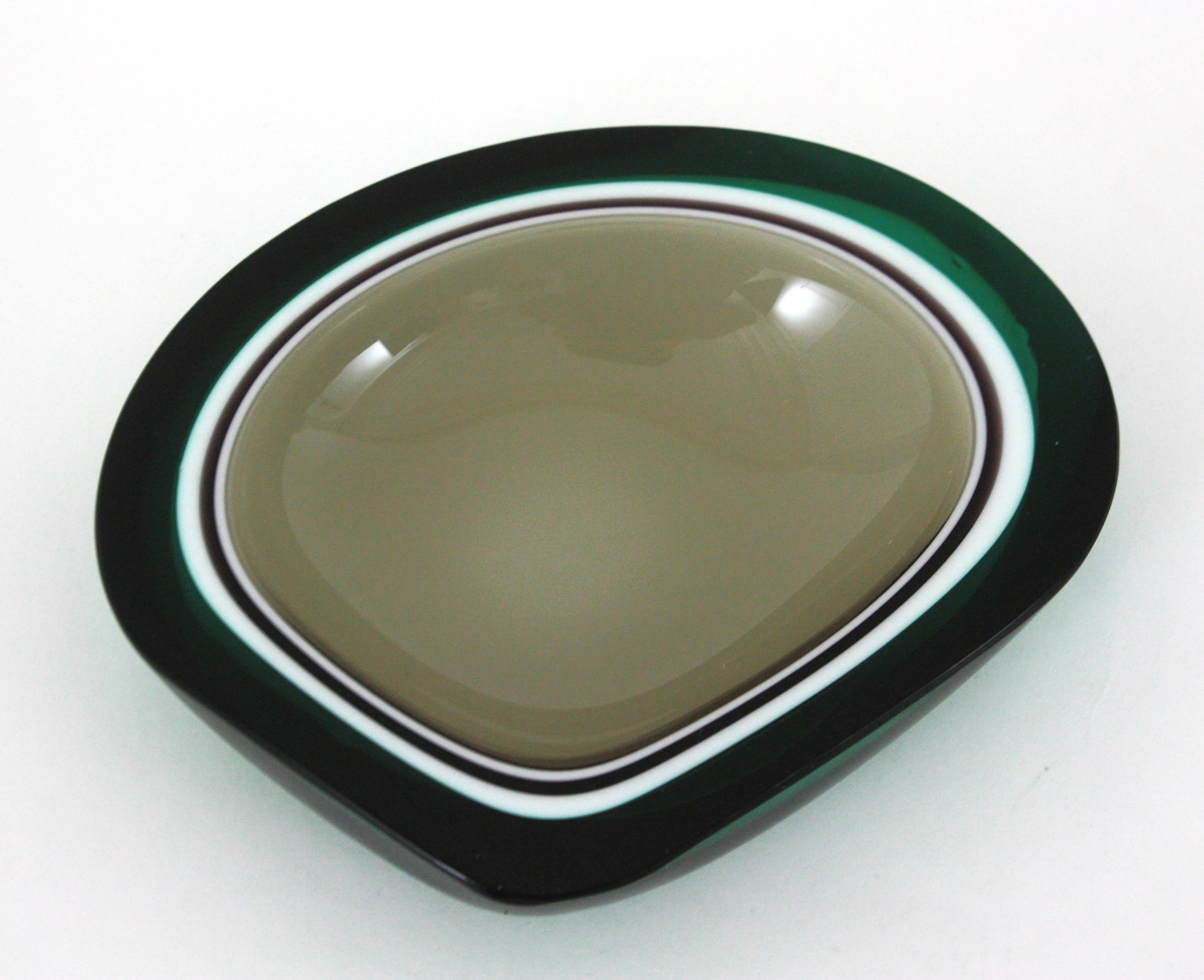 Flavio Poli Seguso Murano Green White Taupe Sommerso Geode Art Glass Bowl (bol en verre d'art géodésique) en vente 1