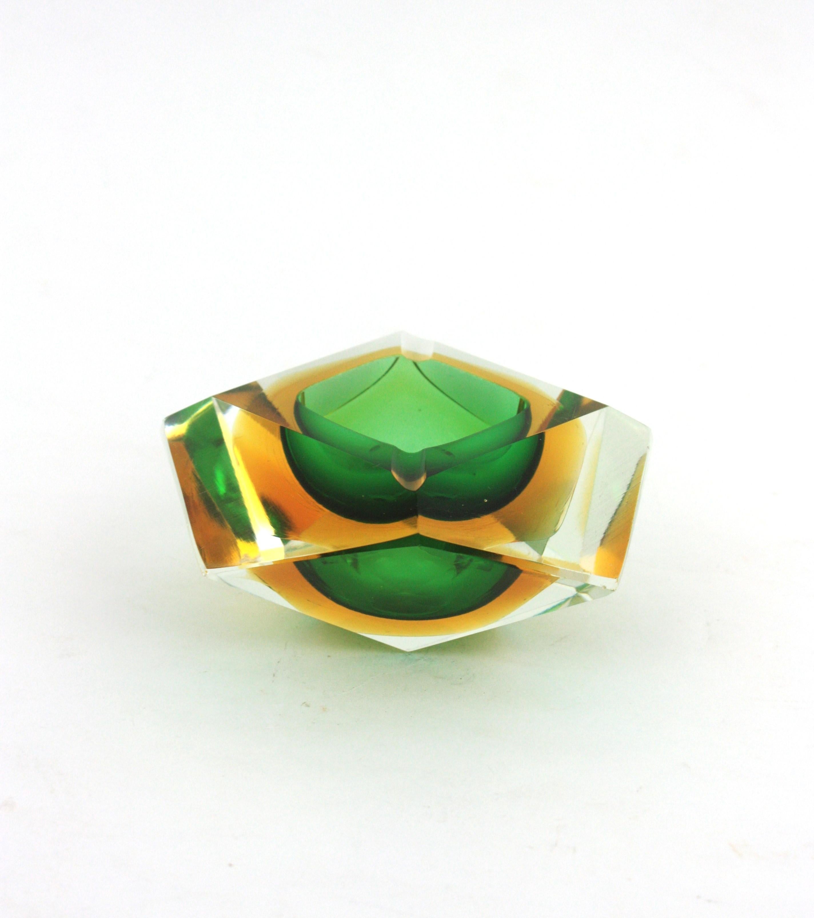 Flavio Poli Seguso Murano Green Yellow Sommerso Diamond Faceted Art Glass Bowl For Sale 5
