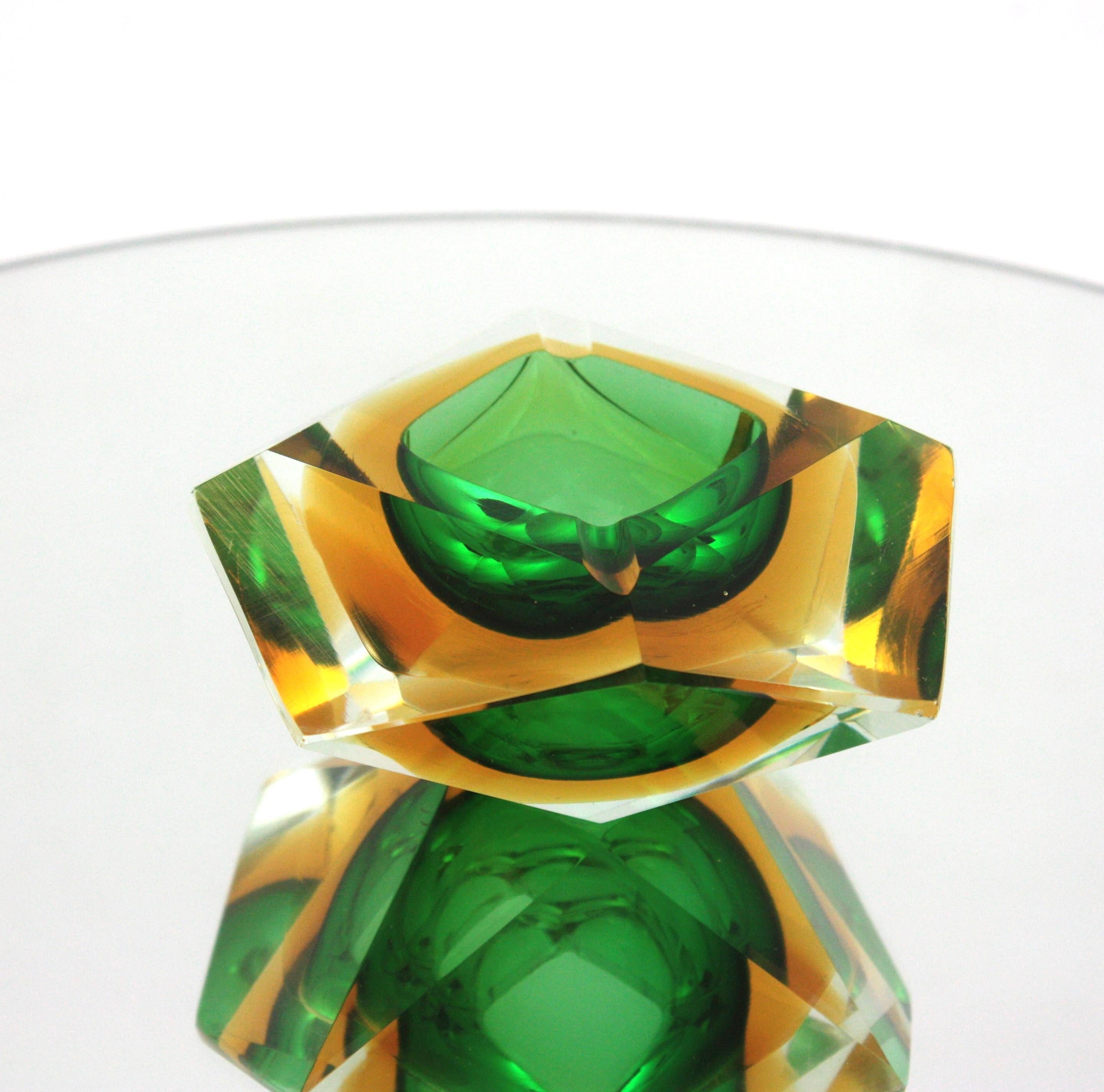 Mid-Century Modern Flavio Poli Seguso Murano Green Yellow Sommerso Diamond Faceted Art Glass Bowl For Sale