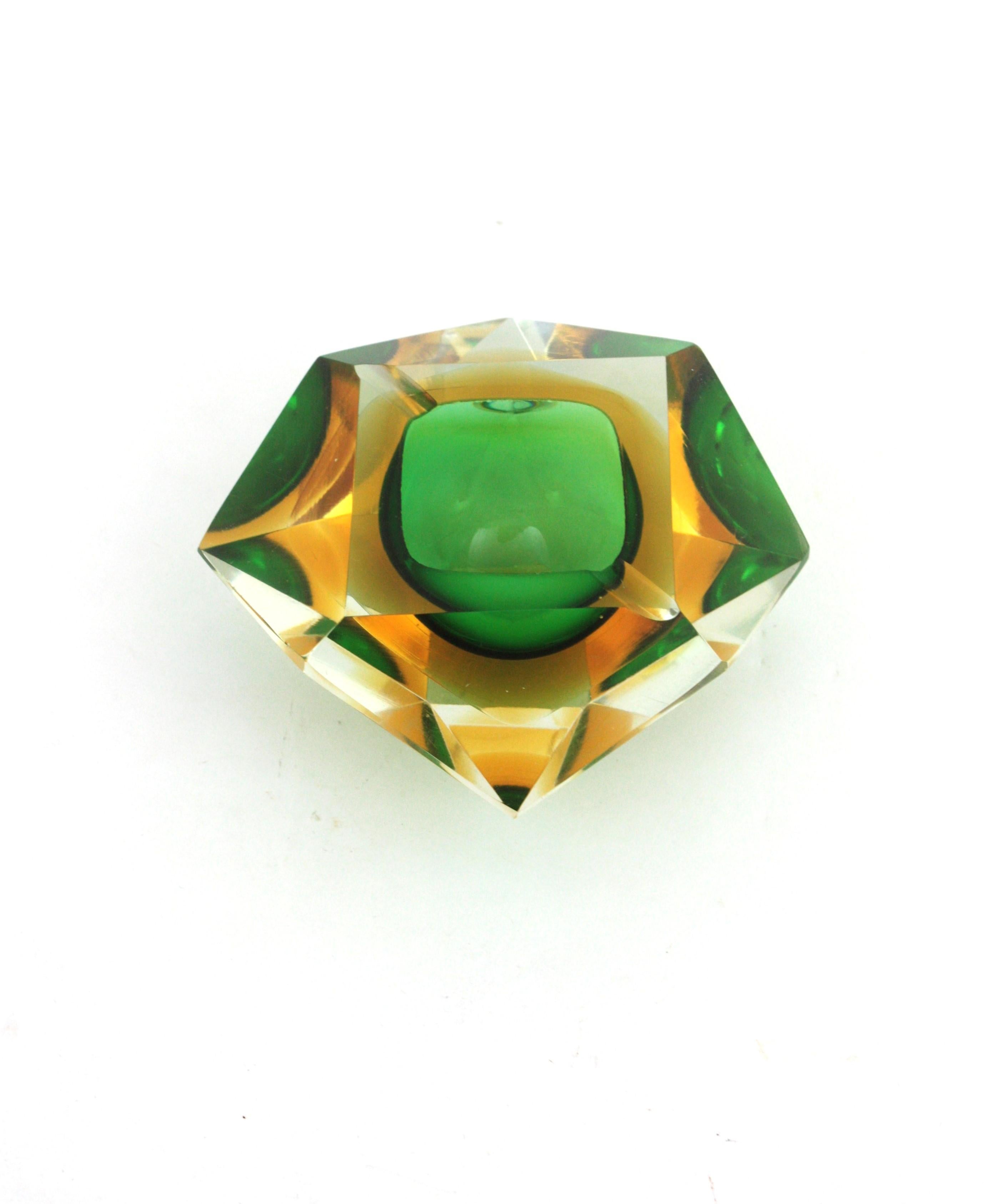 20th Century Flavio Poli Seguso Murano Green Yellow Sommerso Diamond Faceted Art Glass Bowl For Sale