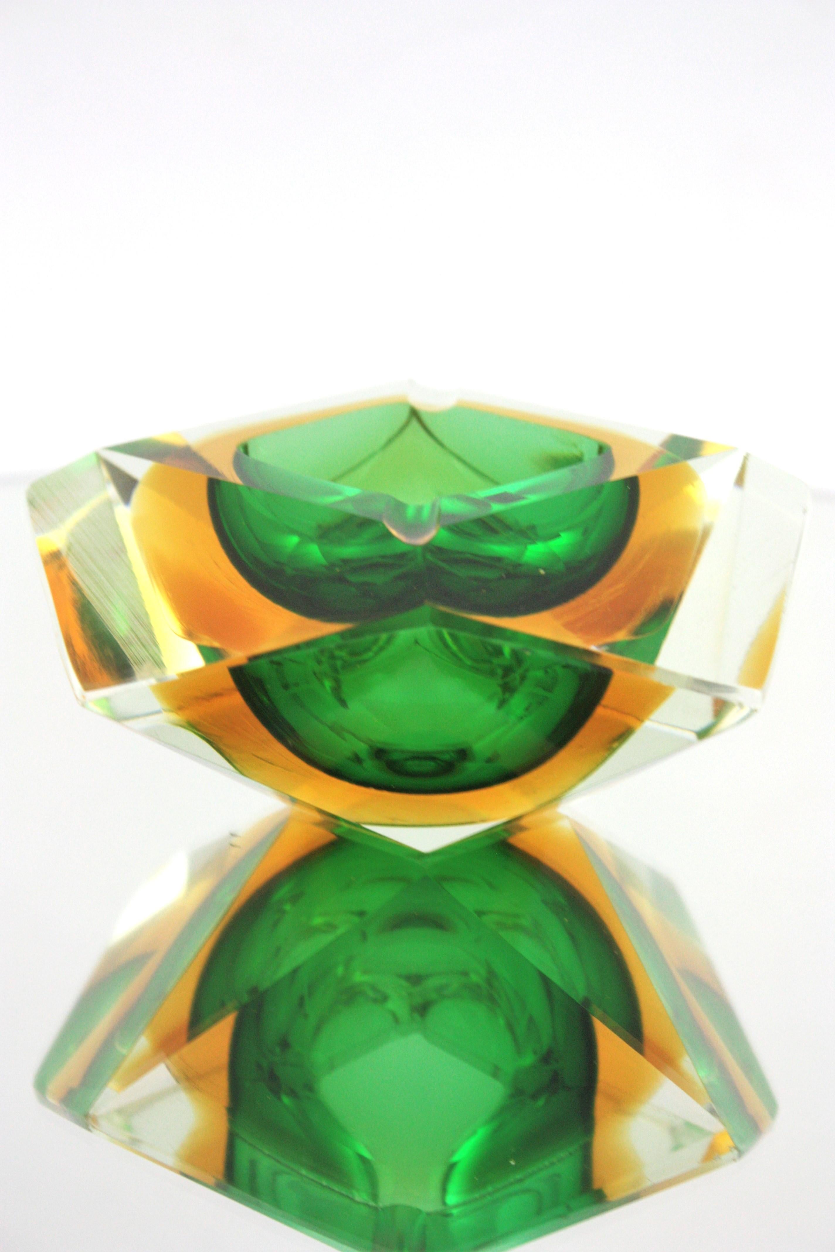 Flavio Poli Seguso Murano Green Yellow Sommerso Diamond Faceted Art Glass Bowl For Sale 1