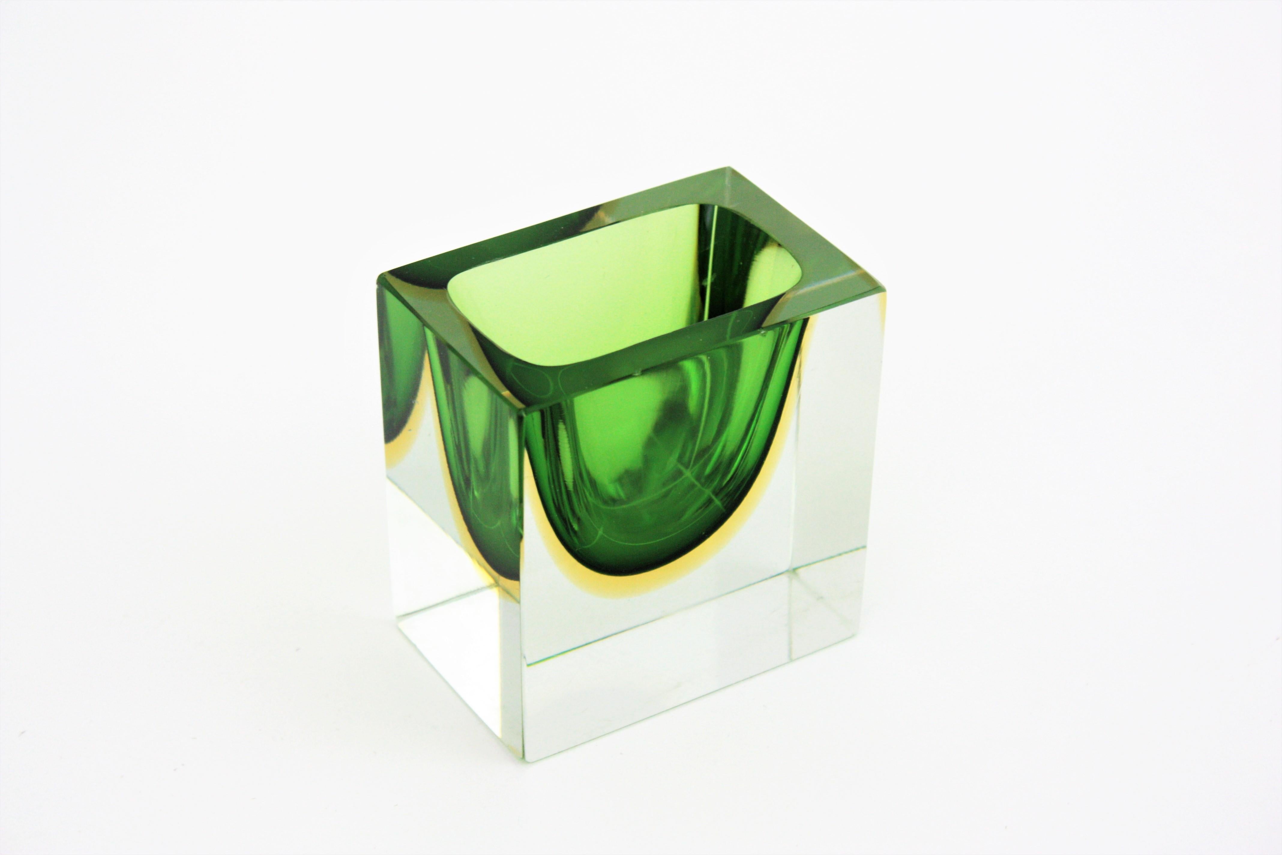 Flavio Poli Seguso Murano Green Yellow Sommerso Faceted Art Glass Bowl For Sale 4