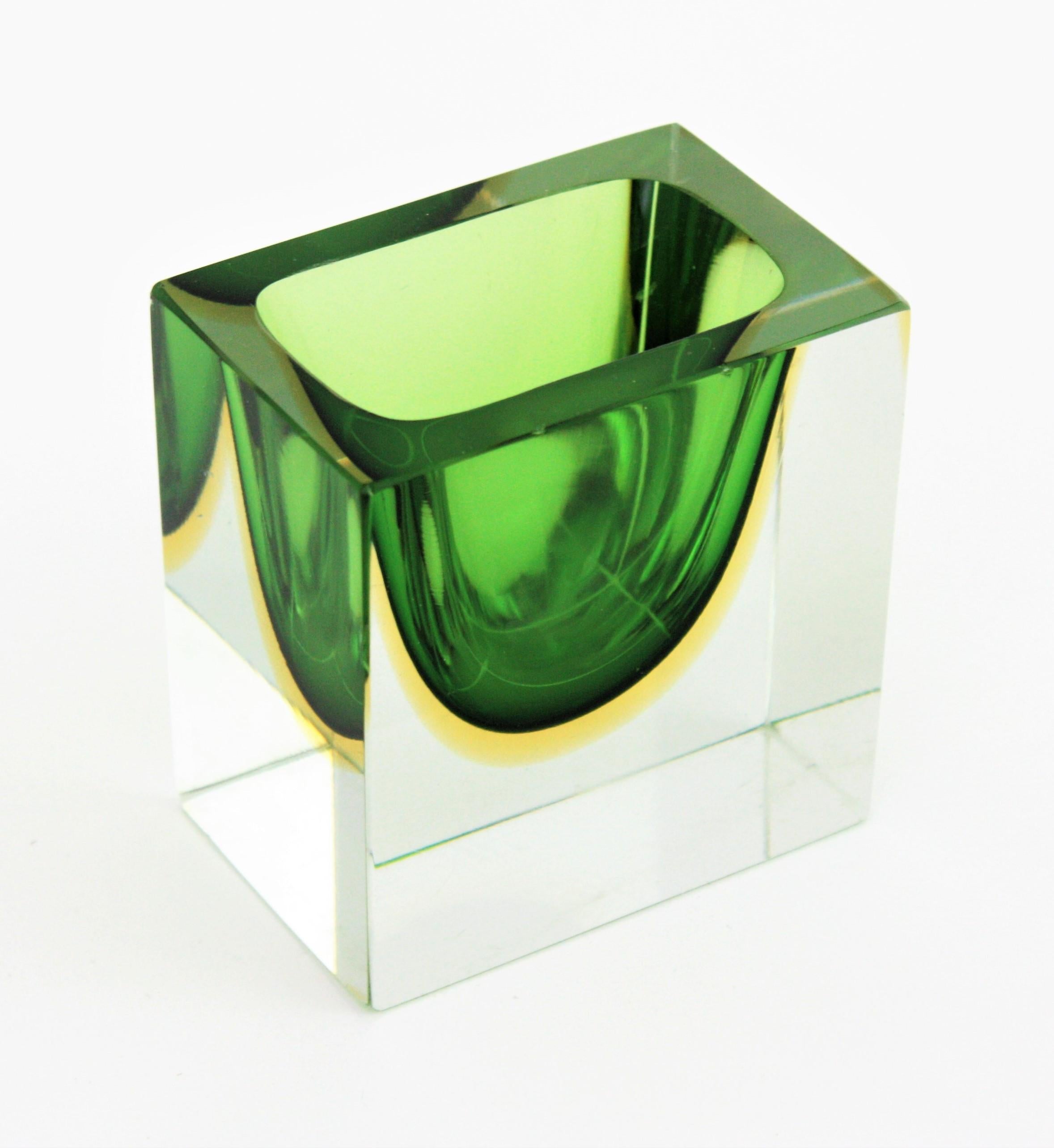 Schale aus facettiertem Muranoglas von Sommerso Poli Seguso in Grün und Gelb, facettiert im Angebot 3