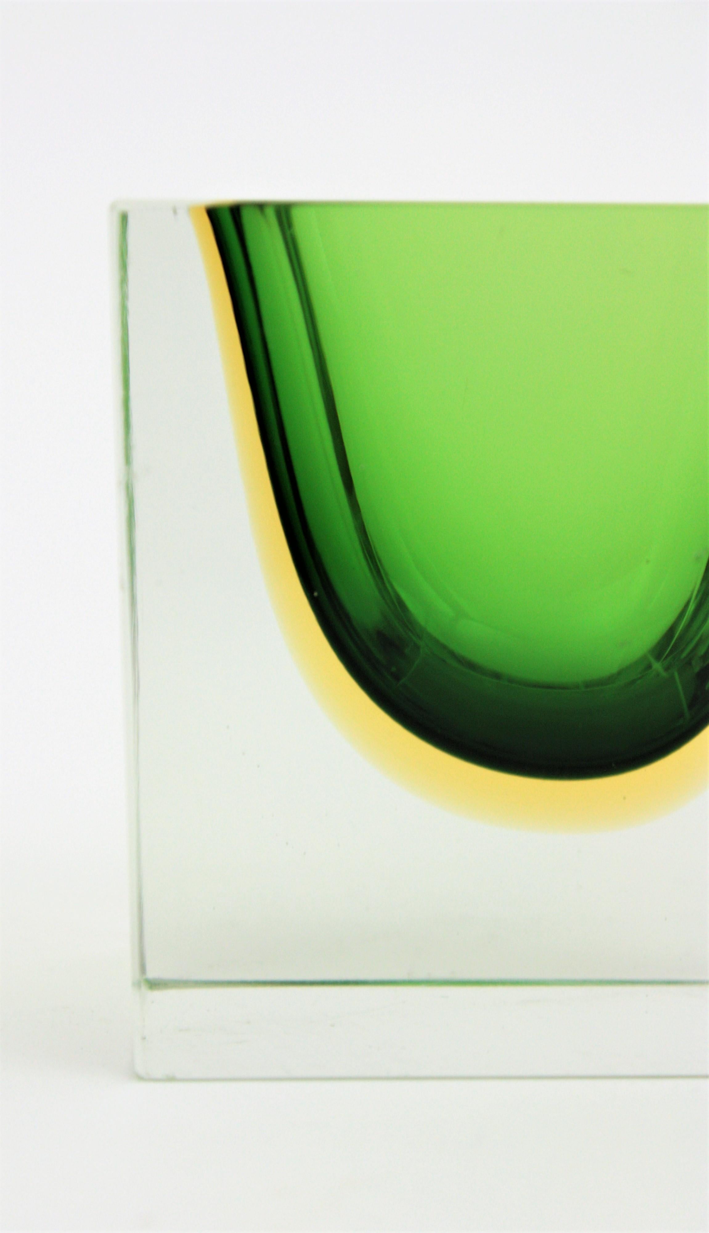 Schale aus facettiertem Muranoglas von Sommerso Poli Seguso in Grün und Gelb, facettiert im Zustand „Gut“ im Angebot in Barcelona, ES