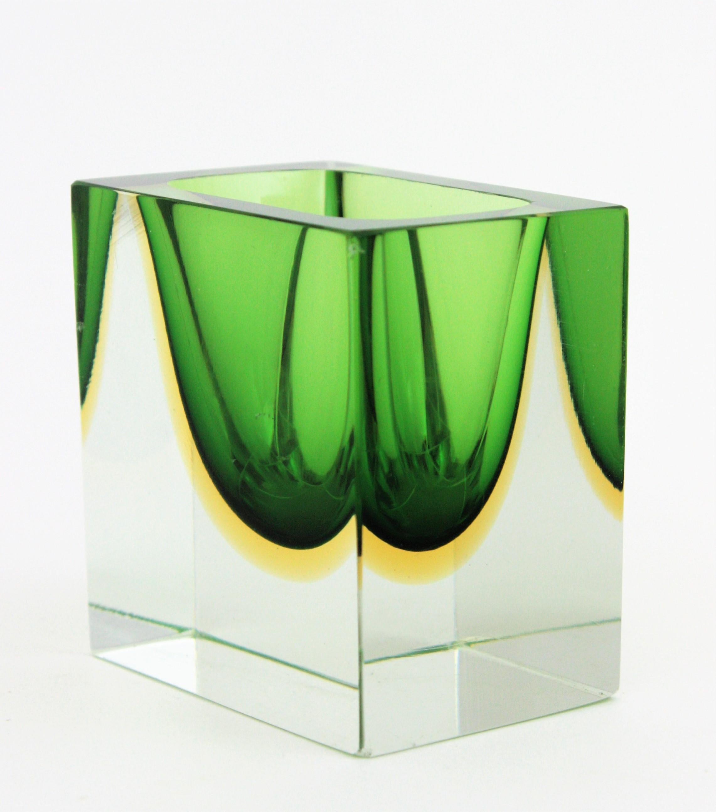 Flavio Poli Seguso Murano Green Yellow Sommerso Faceted Art Glass Bowl For Sale 1
