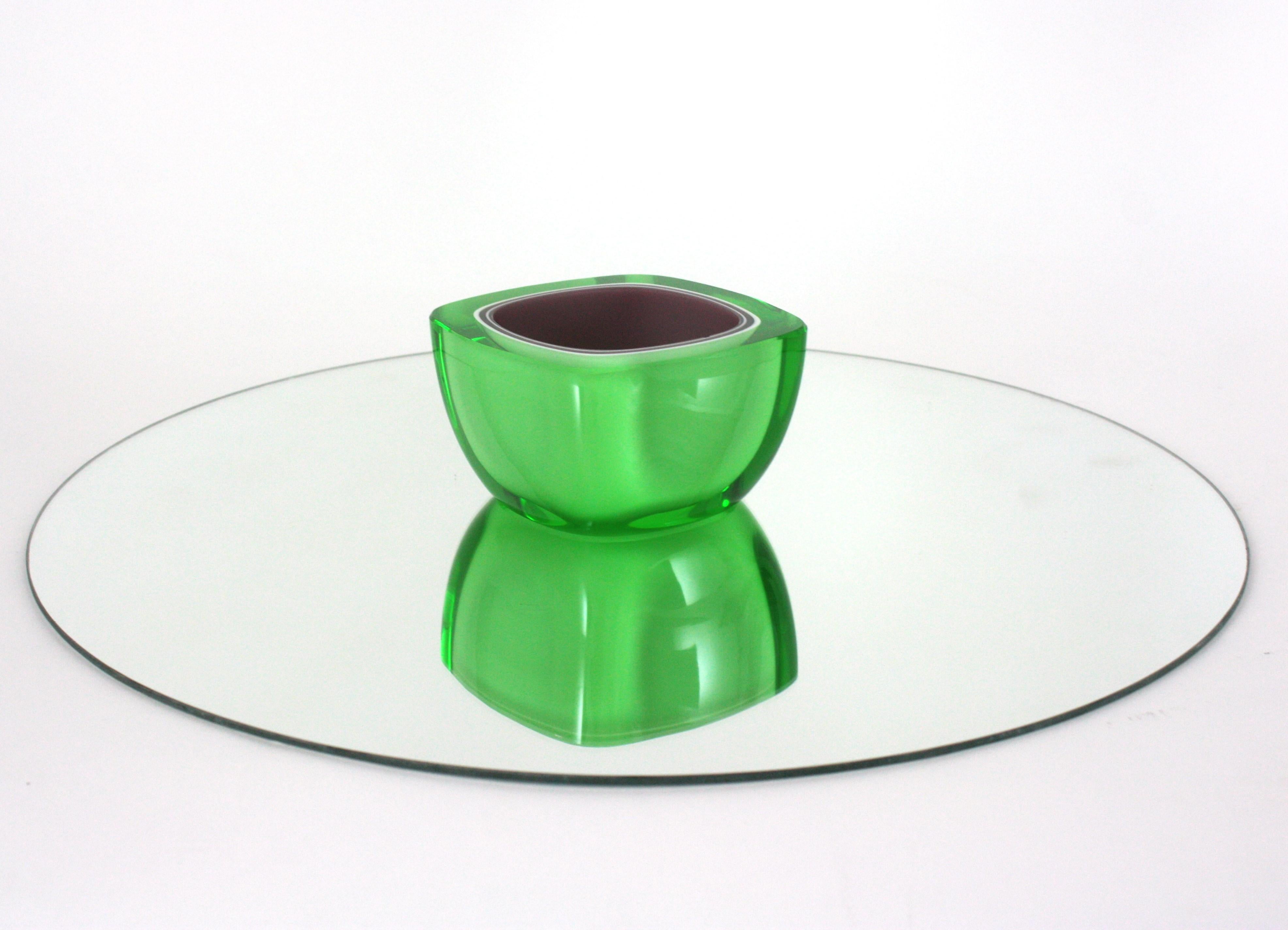 italien Flavio Poli Seguso Murano Lime Green Purple White Sommerso Geode Art Glass Bowl (bol en verre d'art) en vente