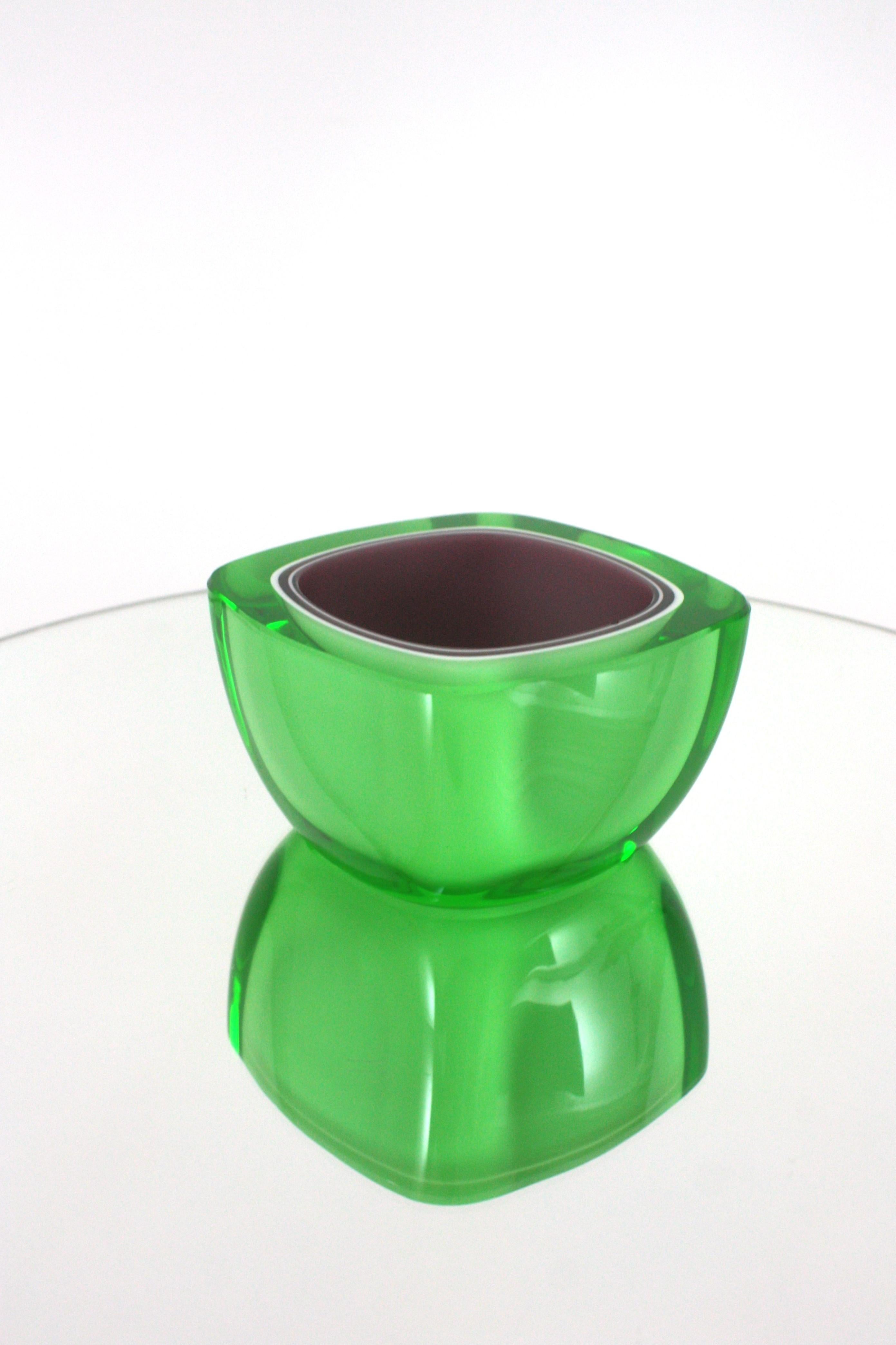 Fait main Flavio Poli Seguso Murano Lime Green Purple White Sommerso Geode Art Glass Bowl (bol en verre d'art) en vente