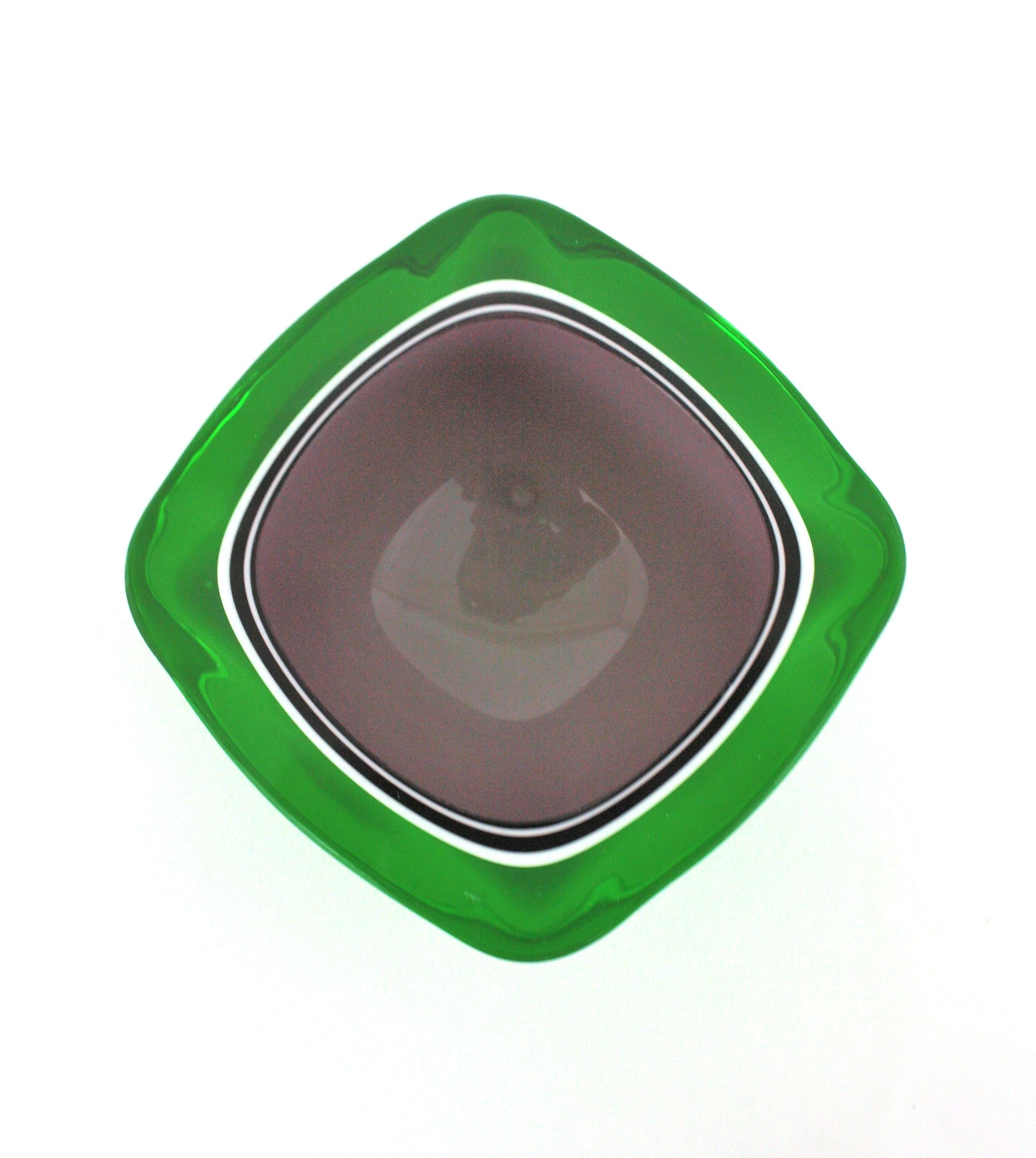 Verre Flavio Poli Seguso Murano Lime Green Purple White Sommerso Geode Art Glass Bowl (bol en verre d'art) en vente