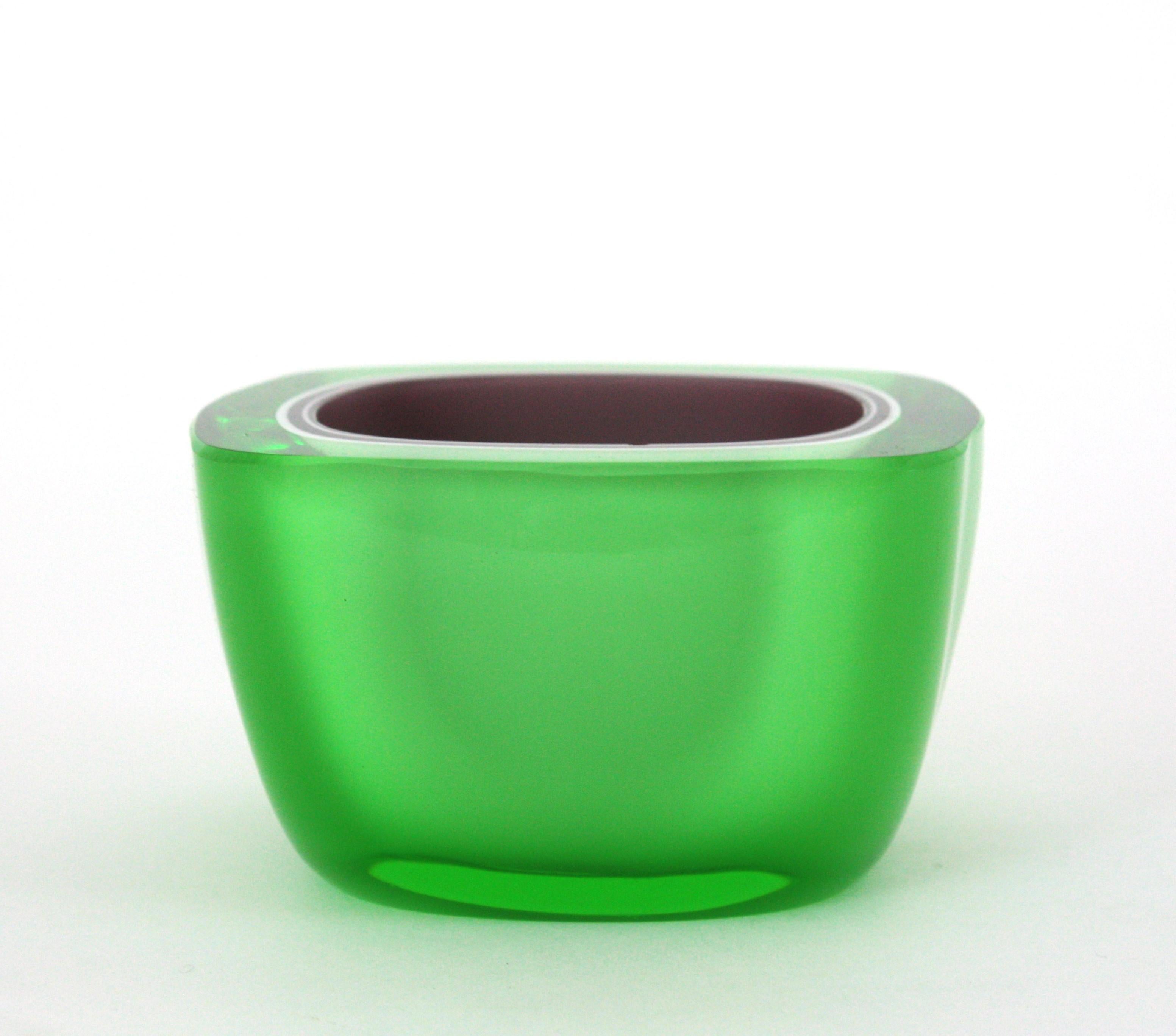 Flavio Poli Seguso Murano Lime Green Purple White Sommerso Geode Art Glass Bowl (bol en verre d'art) en vente 1