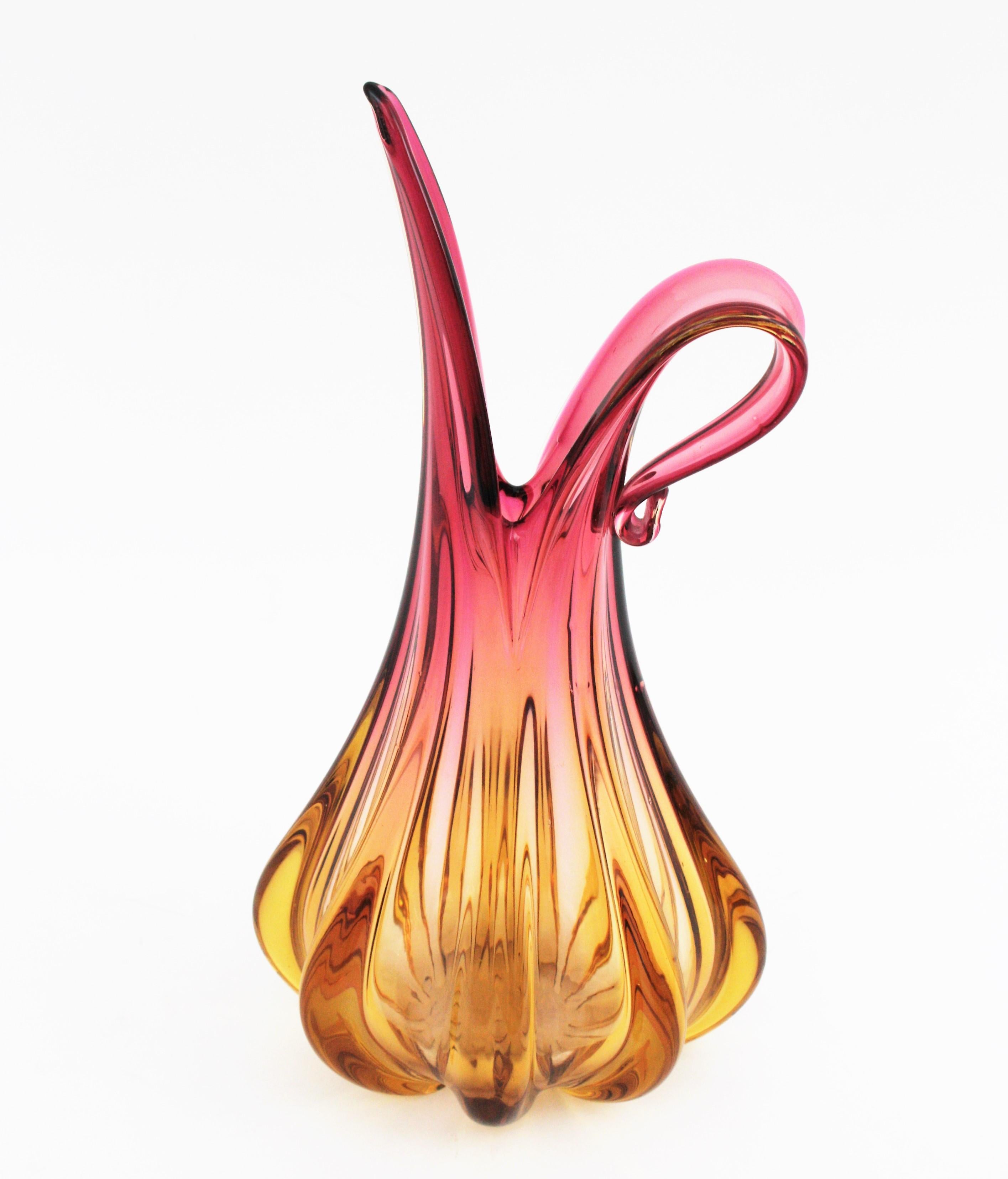 Vase aus geripptem Murano-Kunstglas von Flavio Poli Seguso in Rosa mit Bernstein, 1950er Jahre im Angebot 3