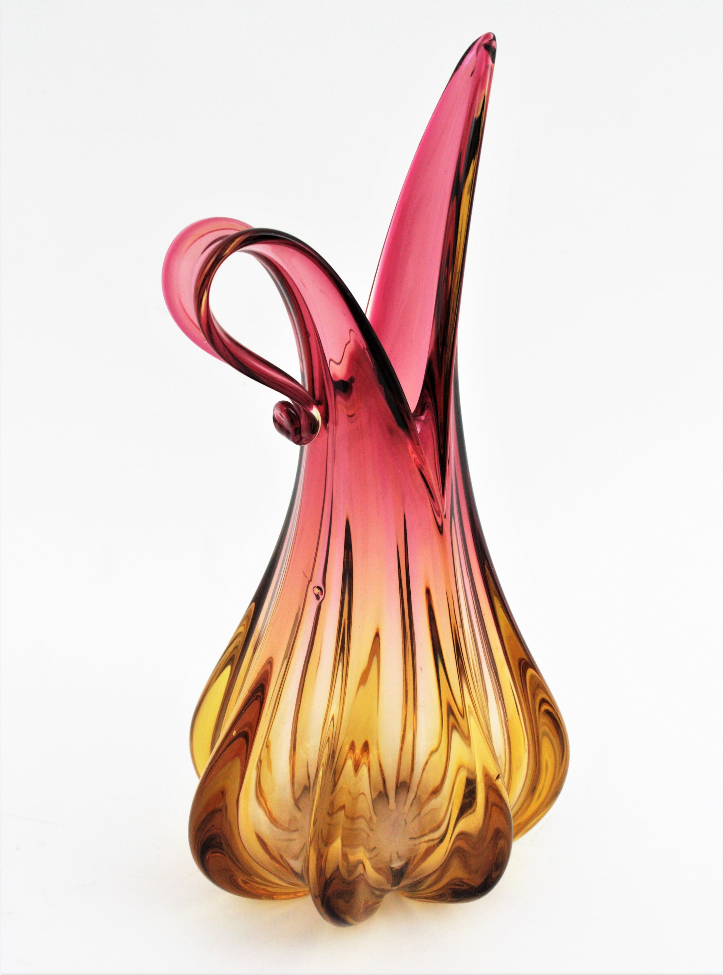 Vase aus geripptem Murano-Kunstglas von Flavio Poli Seguso in Rosa mit Bernstein, 1950er Jahre im Angebot 1