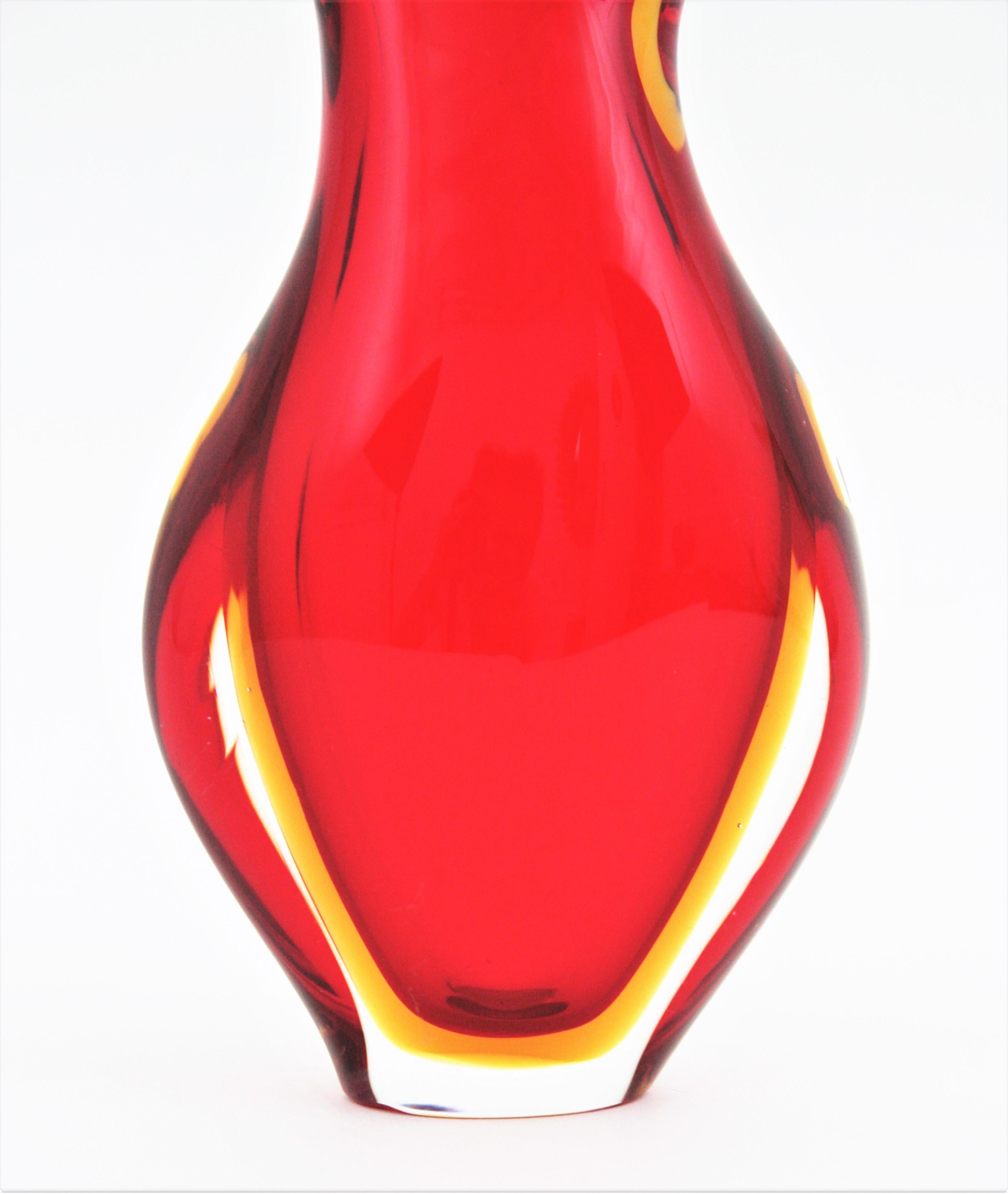Vase en verre d'art Flavio Poli Seguso Murano Red Yellow Sommerso en vente 2