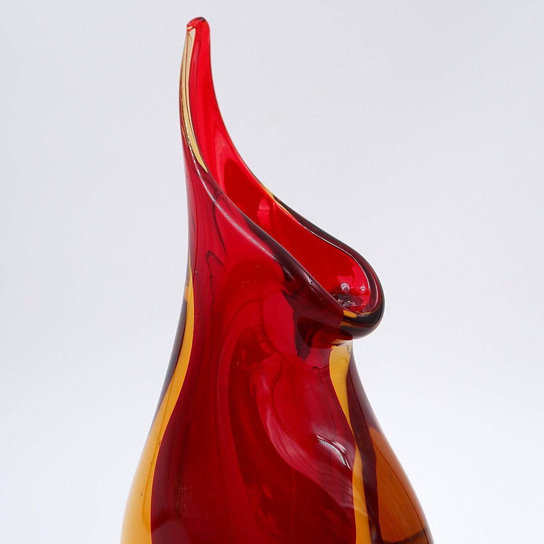 Flavio Poli Seguso Murano Red Yellow Sommerso Art Glass Vase
Couleurs - Décoration - Murano Glass
Conçue par Flavio Poli et fabriquée par Seguso Vetri d'Arte. Italie, années 1950.
Dimensions : 10cmx5cm H:20cm 
Usure conforme à l'âge et à