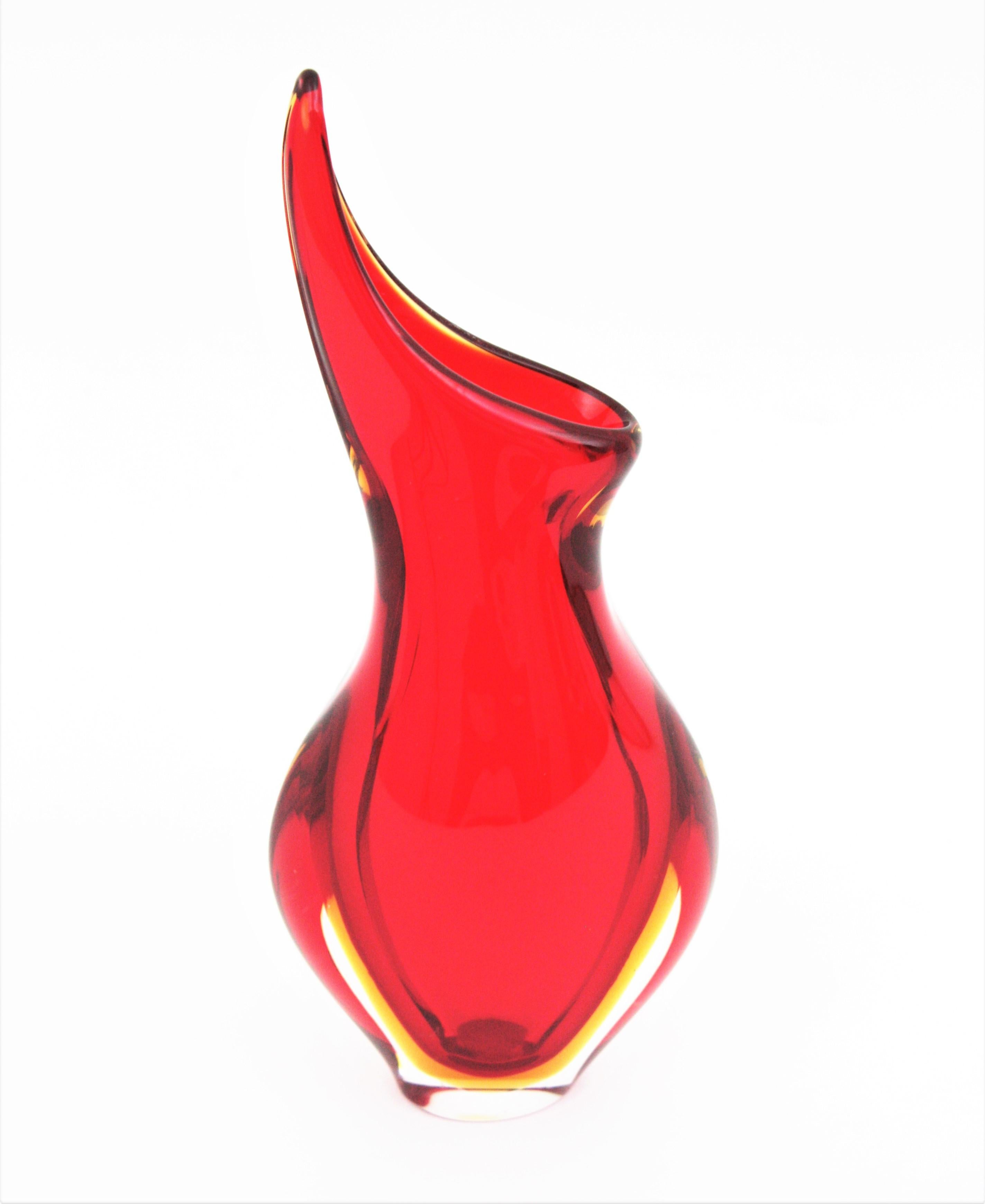 Mid-Century Modern Vase en verre d'art Flavio Poli Seguso Murano Red Yellow Sommerso en vente