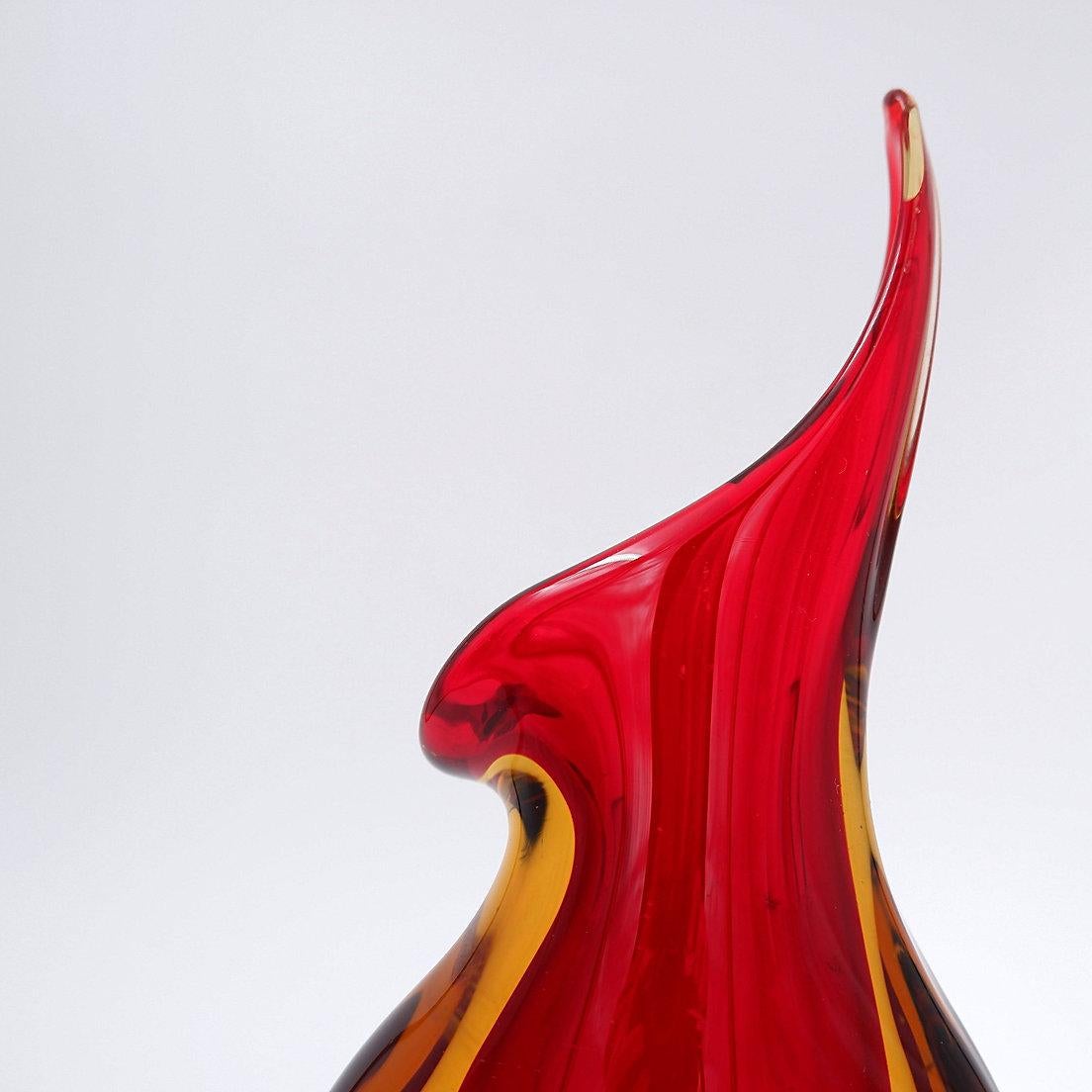 italien Flavio Poli Seguso Murano Red Yellow Sommerso Art Glass Vase en vente