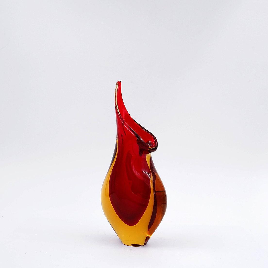 20ième siècle Flavio Poli Seguso Murano Red Yellow Sommerso Art Glass Vase en vente
