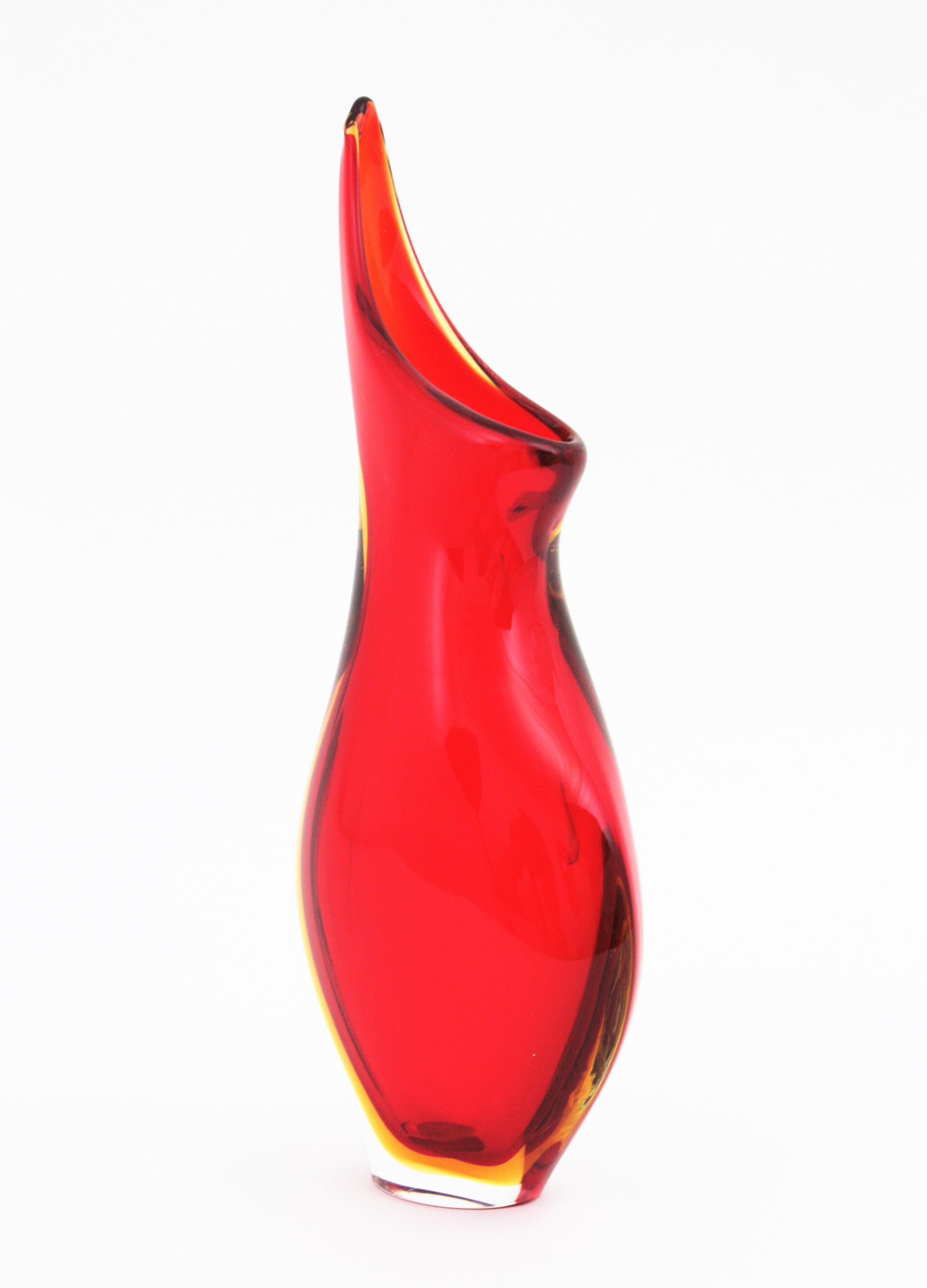 Flavio Poli Seguso Murano Red Yellow Sommerso Art Glass Vase In Good Condition For Sale In Barcelona, ES