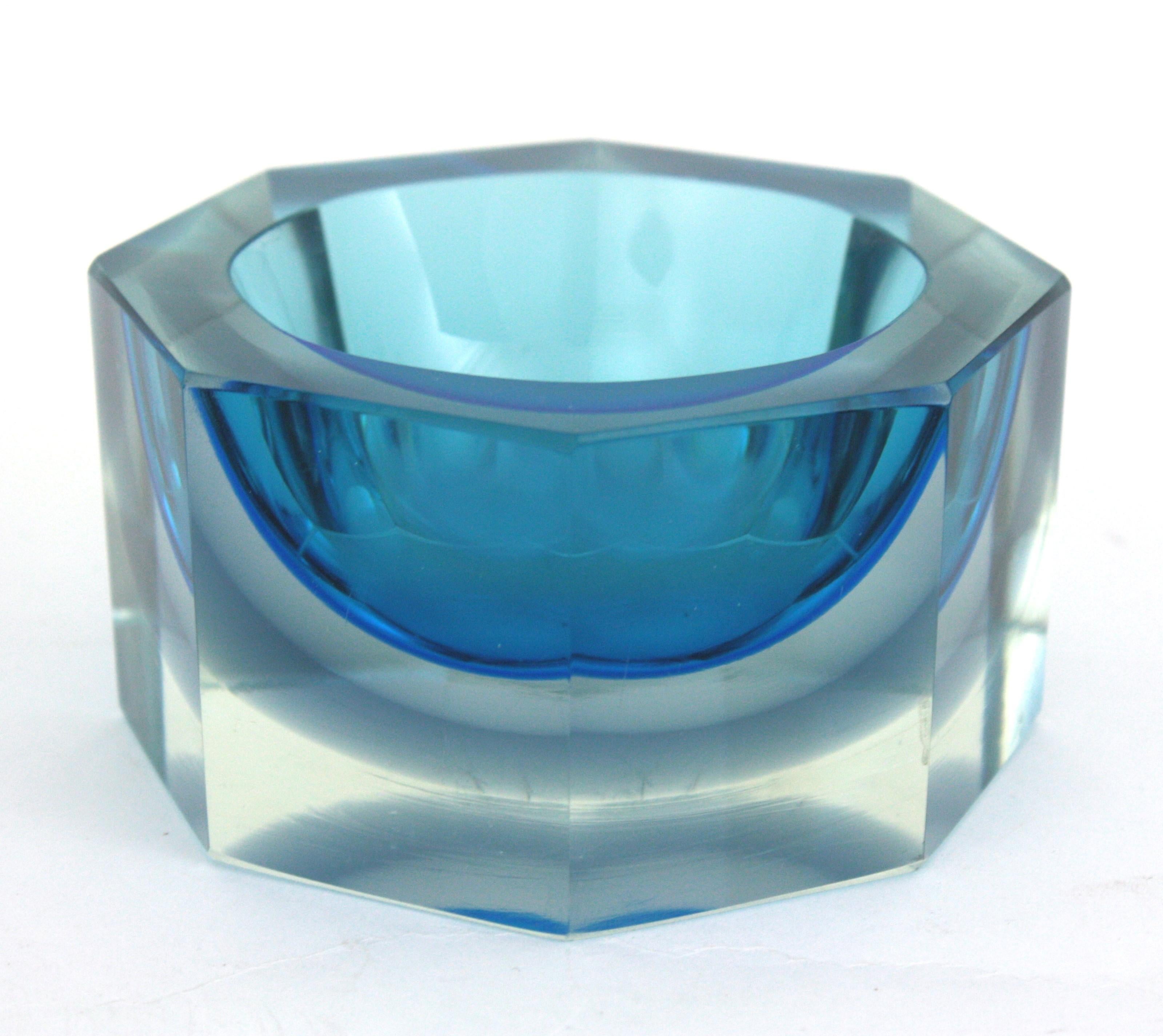 Flavio Poli Seguso Murano Sommerso Blue & Clear Faceted Art Glass Bowl For Sale 10