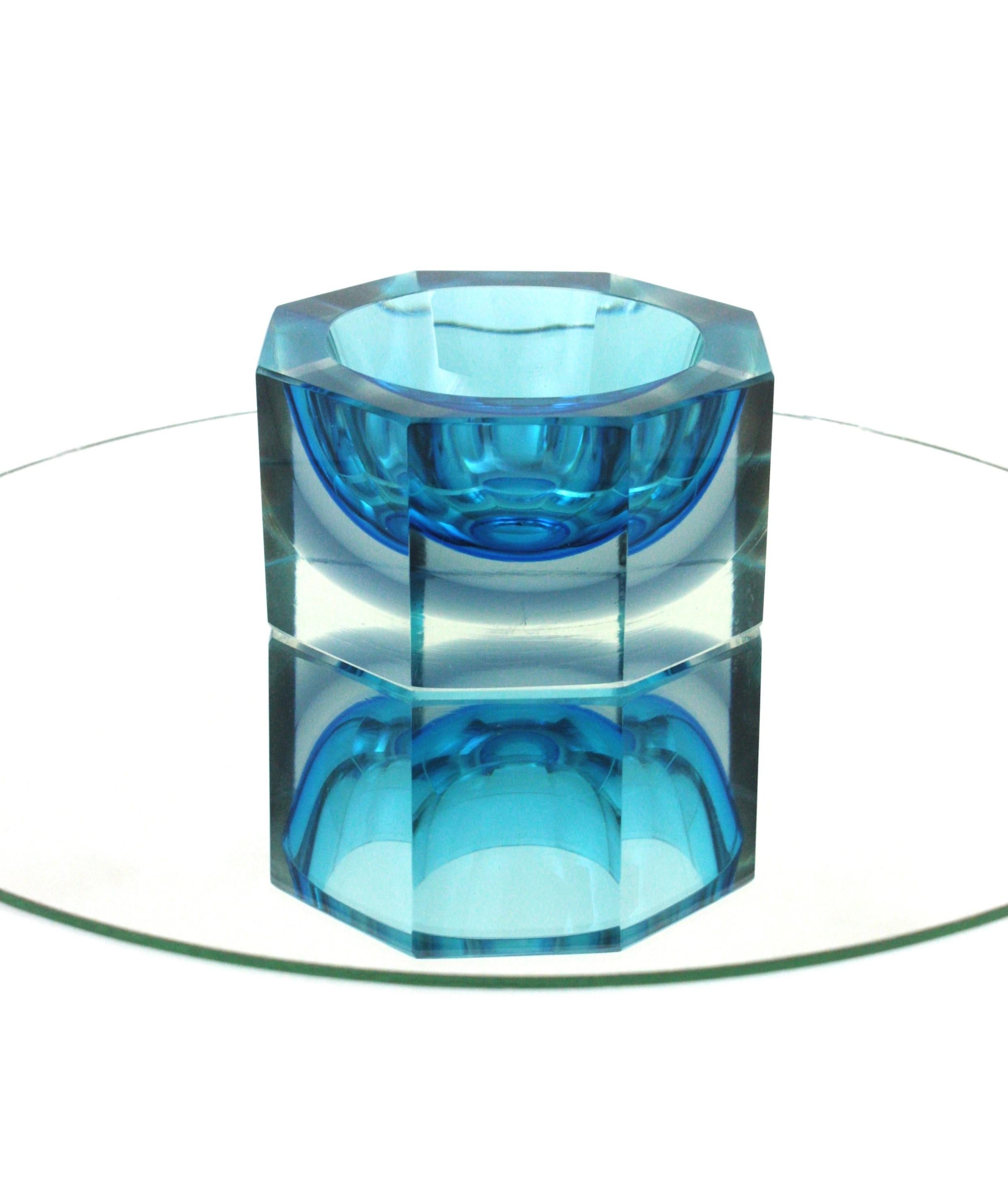 Mid-Century Modern Flavio Poli Seguso Murano Sommerso Blue & Clear Faceted Art Glass Bowl For Sale