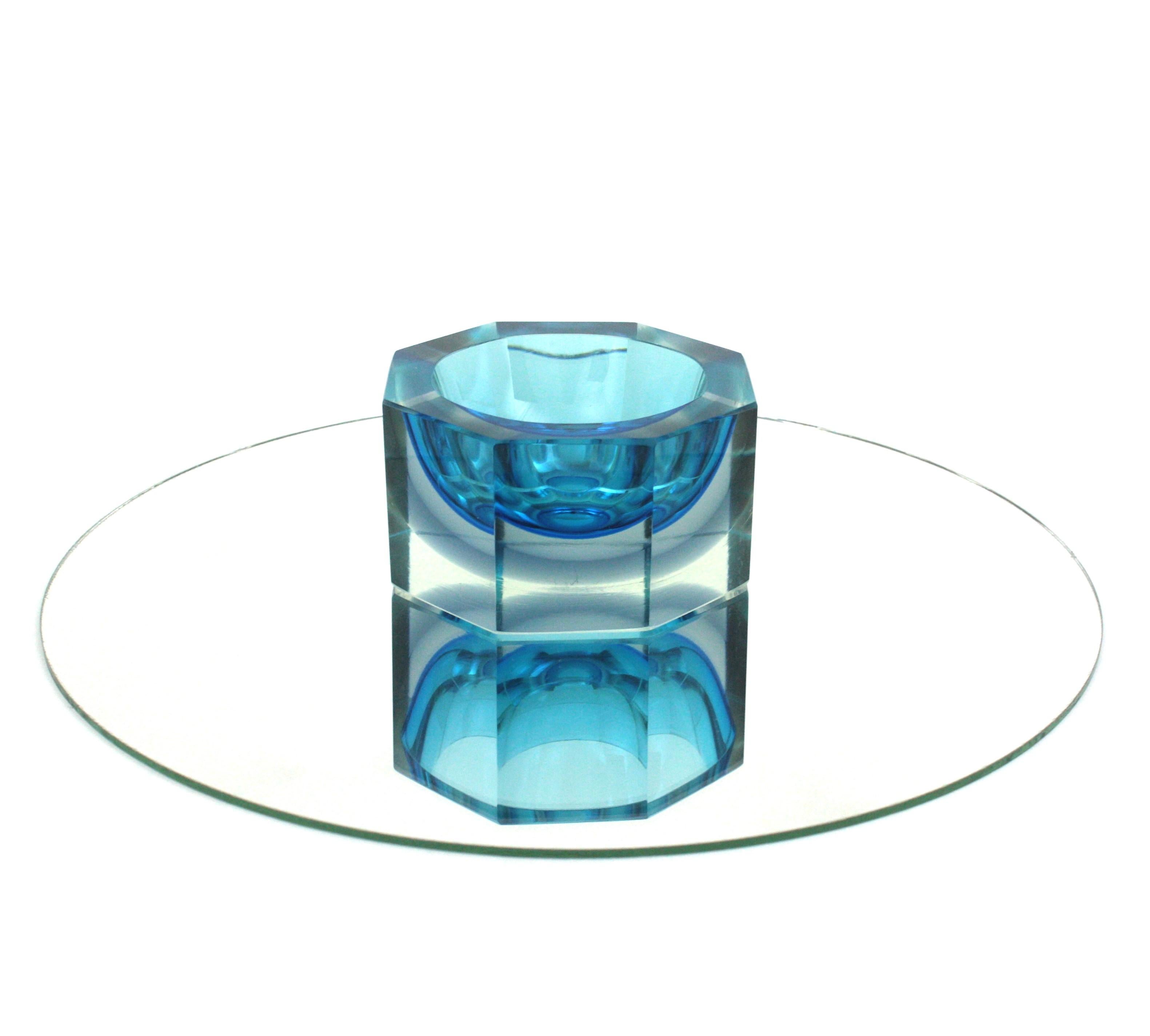 20th Century Flavio Poli Seguso Murano Sommerso Blue & Clear Faceted Art Glass Bowl For Sale