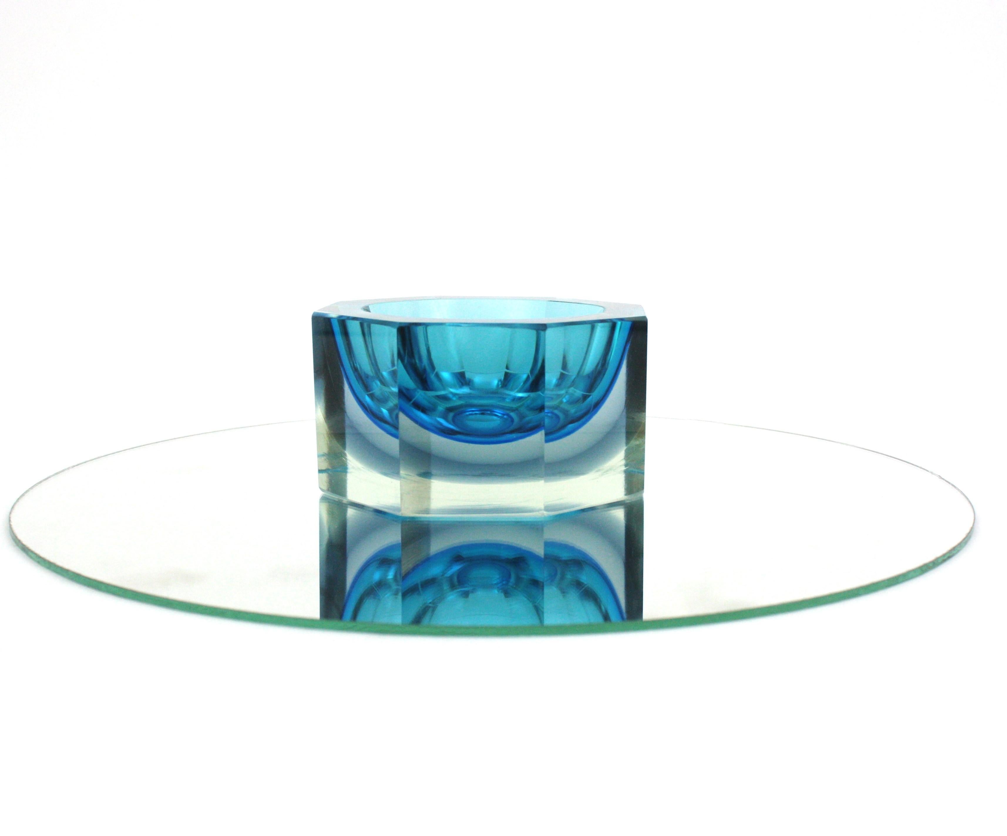 Flavio Poli Seguso Murano Sommerso Blue & Clear Faceted Art Glass Bowl For Sale 3