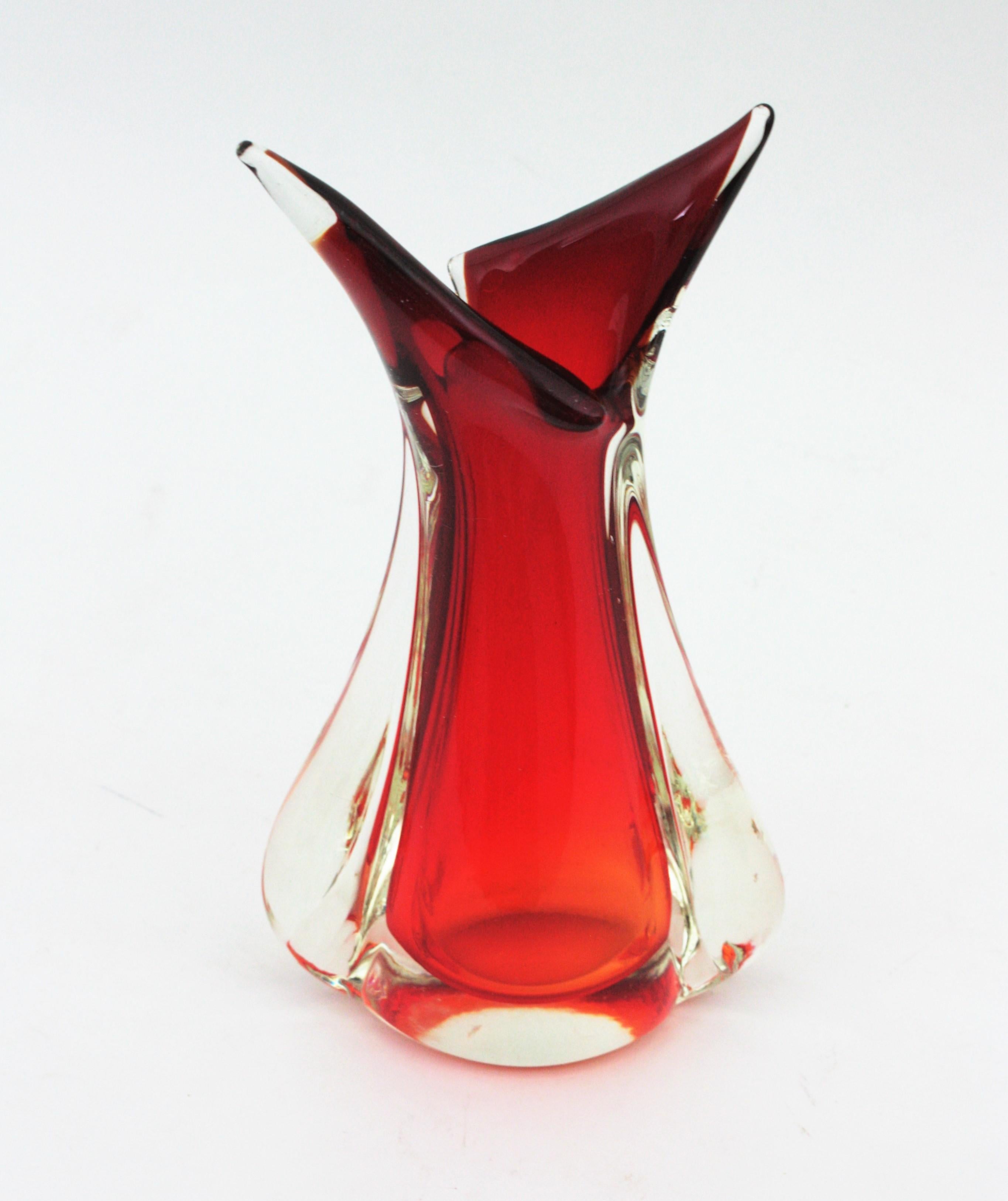 Fait main Flavio Poli Seguso Red Orange Sommerso Murano Art Glass Vase en vente