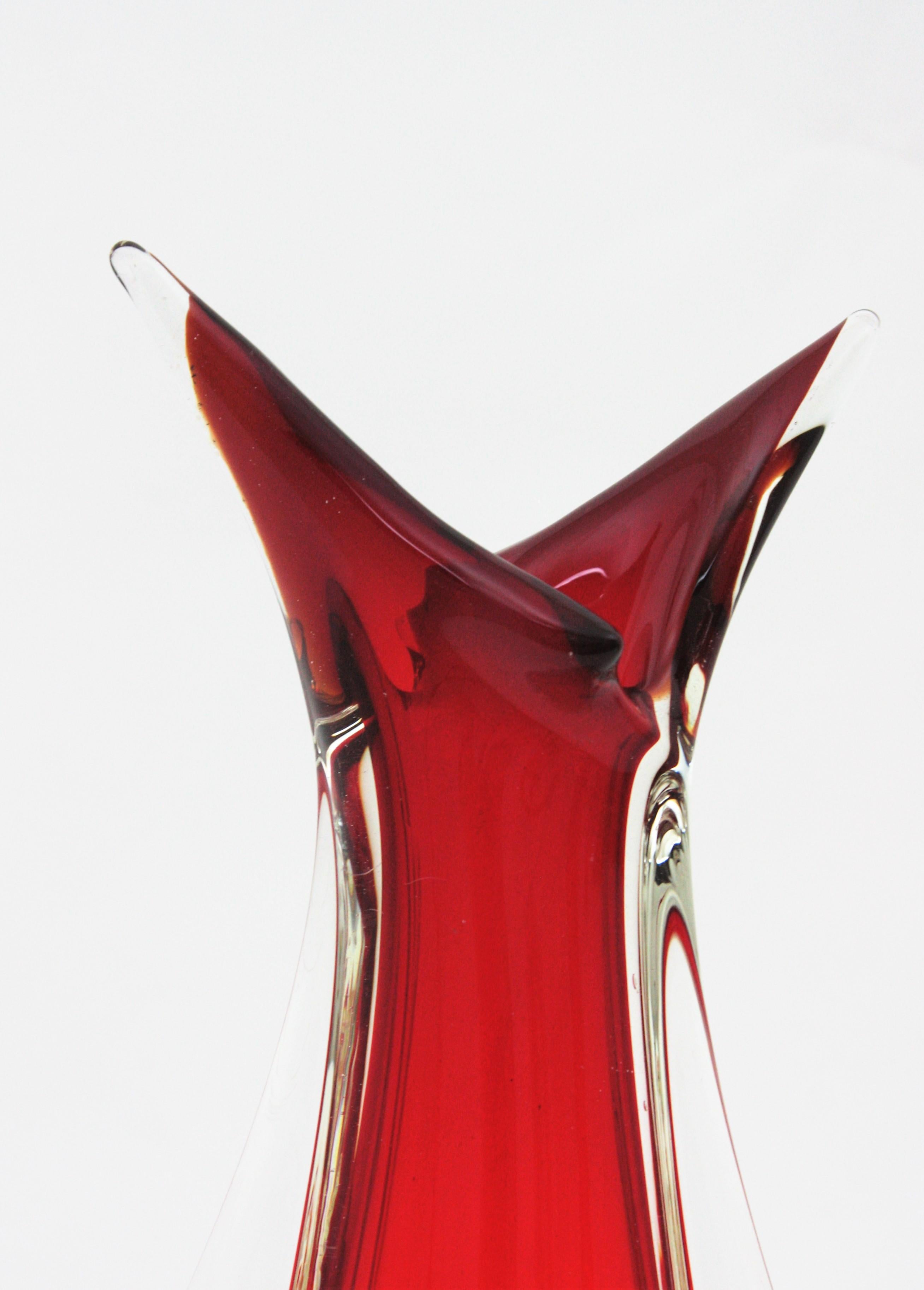 20ième siècle Flavio Poli Seguso Red Orange Sommerso Murano Art Glass Vase en vente