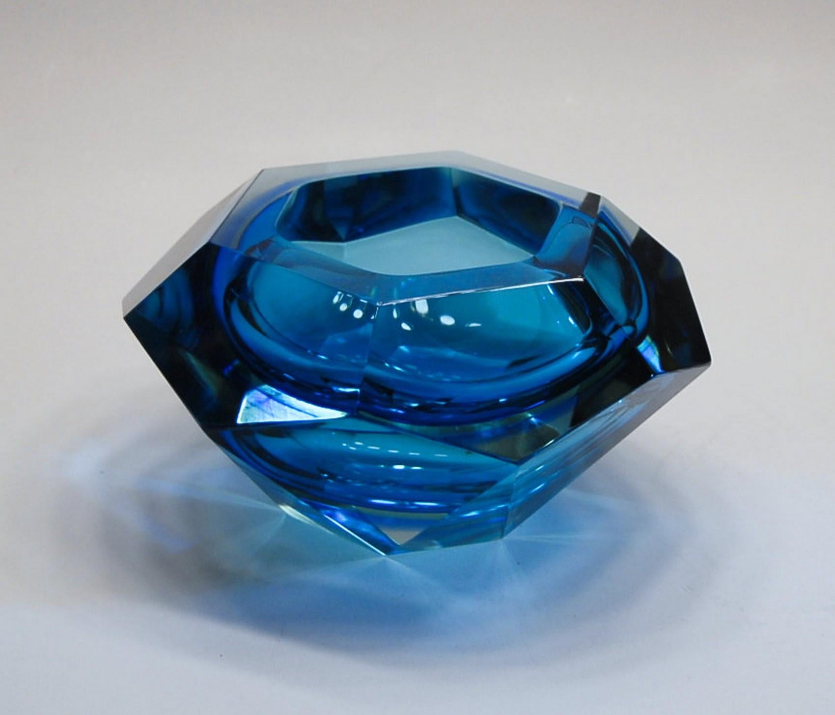 Flavio Poli Seguso VA Sommerso Faceted Bowl Clear Cobalt Uranium Yellow, 1960s In Excellent Condition For Sale In Tavarnelle val di Pesa, Florence