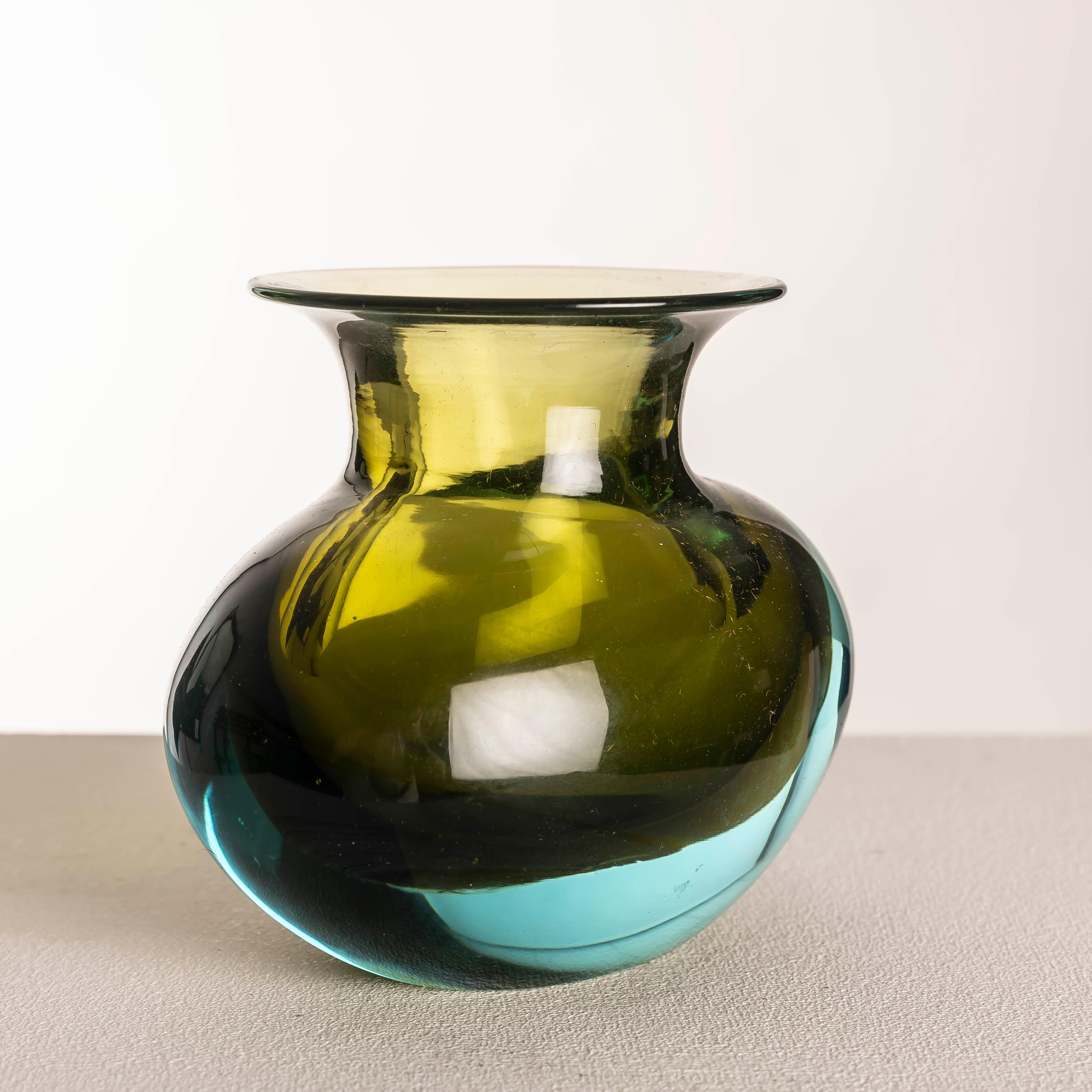 Italian Flavio Poli Seguso Vetri d’Arte, Bean-Shaped Submerged Glass Vase, Murano 1950s For Sale