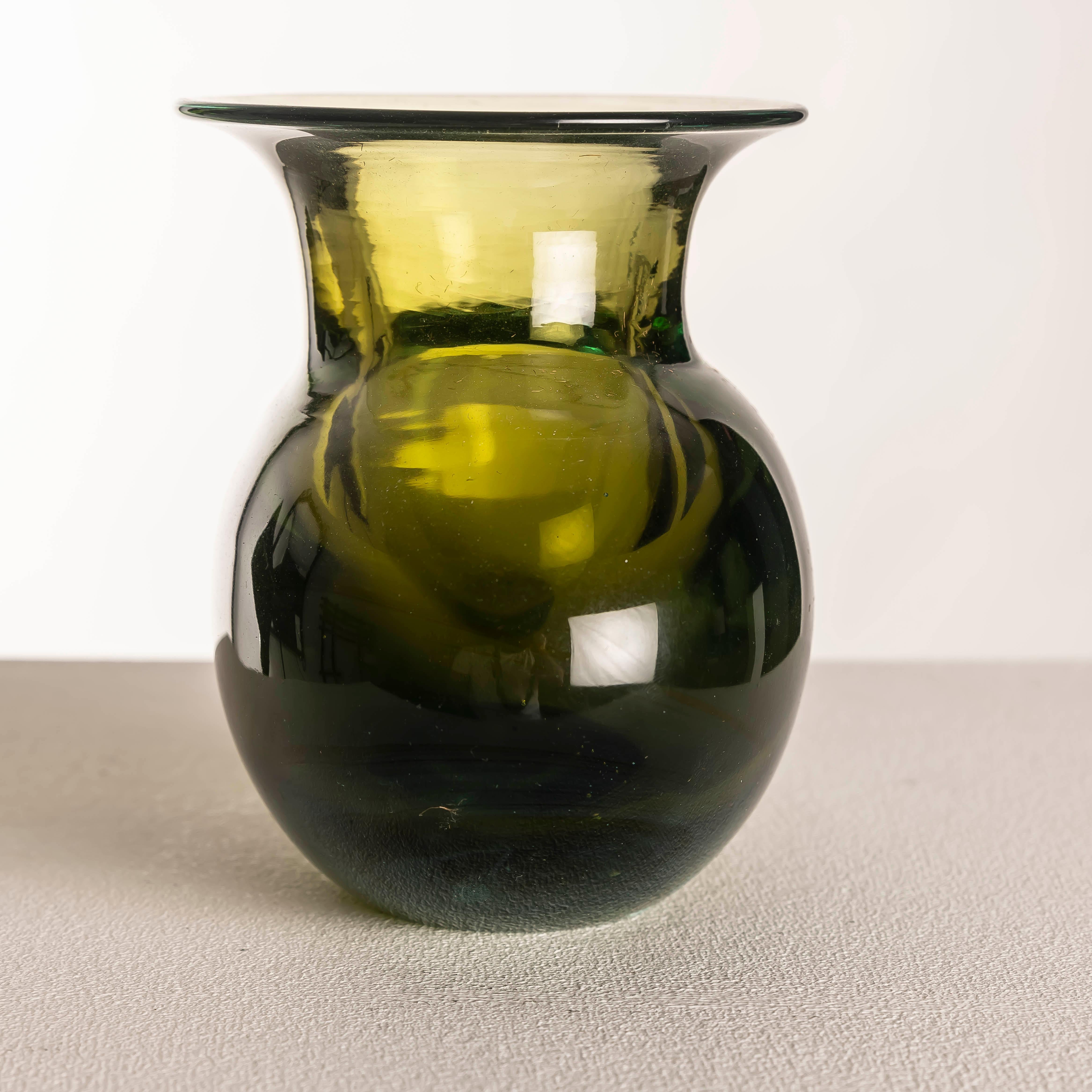 20th Century Flavio Poli Seguso Vetri d’Arte, Bean-Shaped Submerged Glass Vase, Murano 1950s For Sale