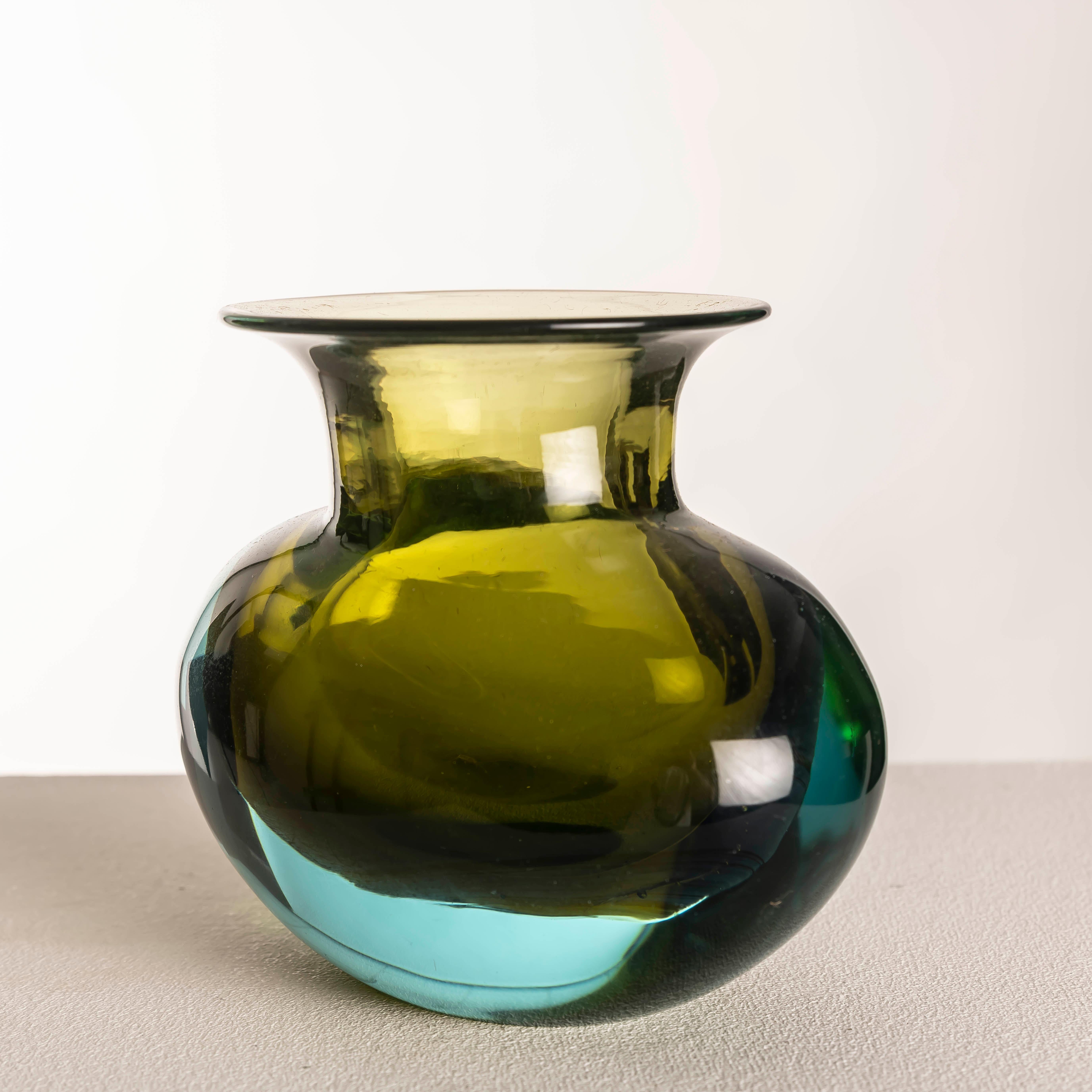 Murano Glass Flavio Poli Seguso Vetri d’Arte, Bean-Shaped Submerged Glass Vase, Murano 1950s For Sale