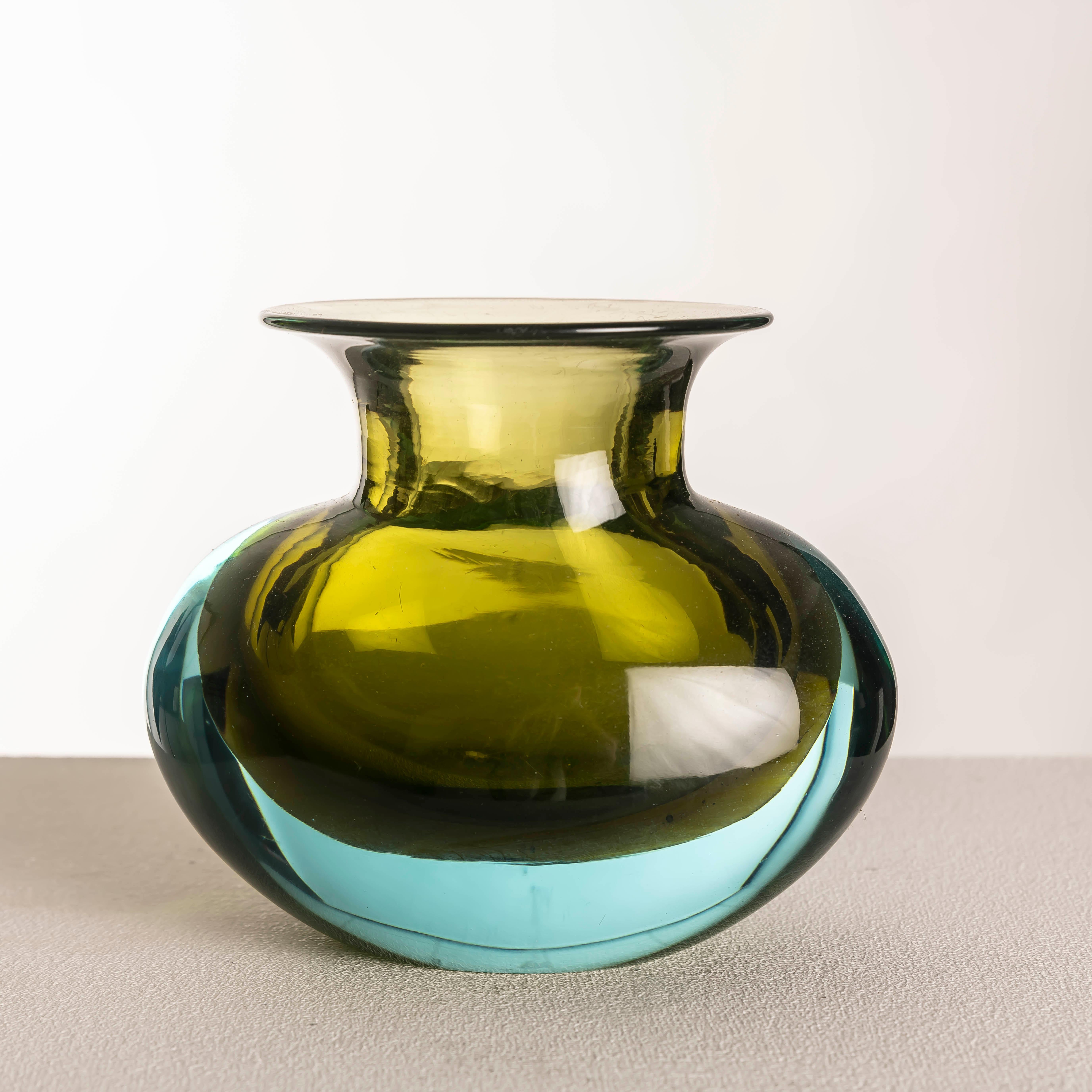 Flavio Poli Seguso Vetri d’Arte, Bean-Shaped Submerged Glass Vase, Murano 1950s For Sale 1