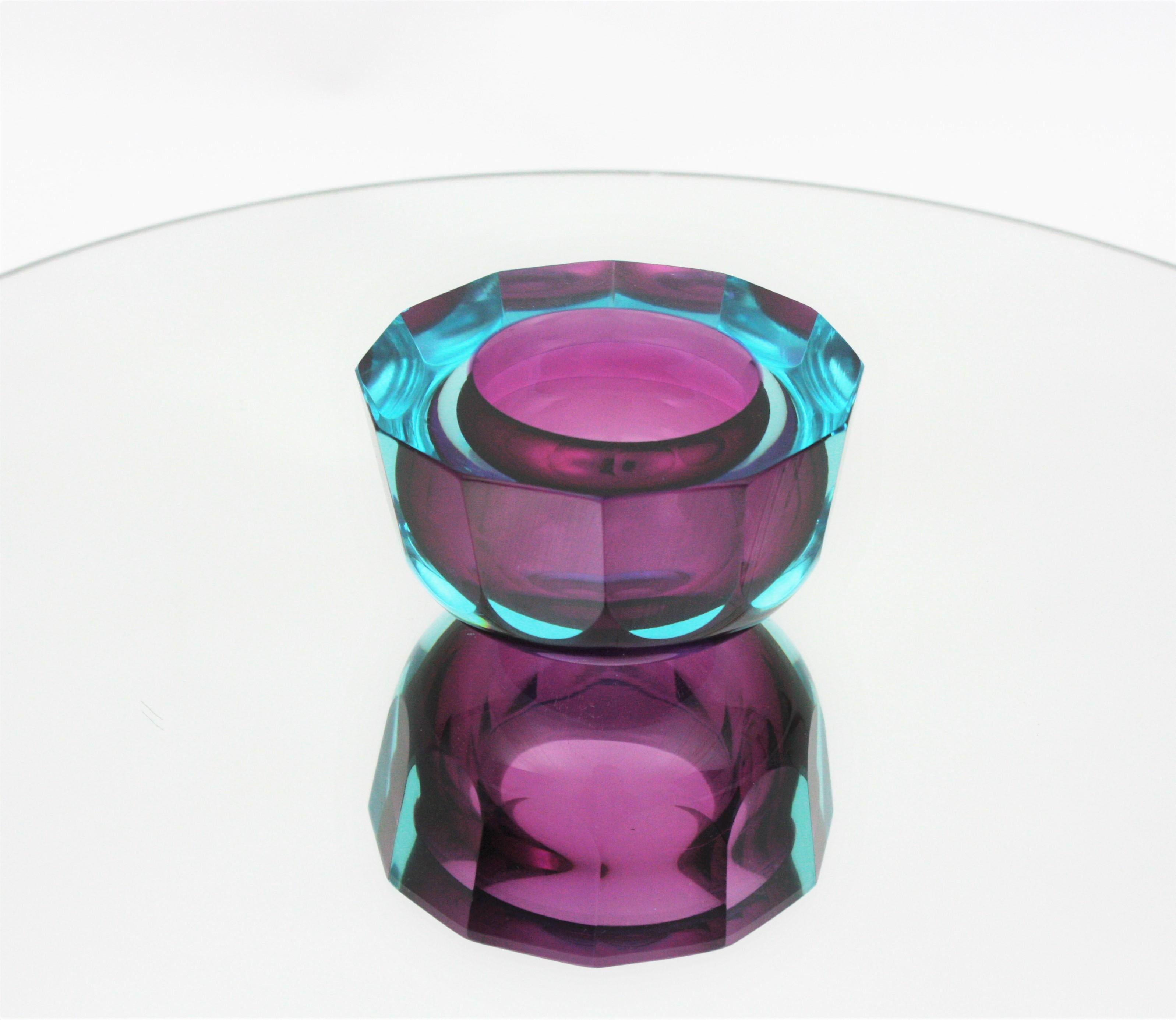 Mid-Century Modern Flavio Poli for Seguso Vetri d'Arte round faceted purple/ and blue Murano glass Sommerso bowl, Italy, 1960s.
This hand blown glass bowl is made of purple glass submerged into blue glass. Designed with geode shape, flat cut rim