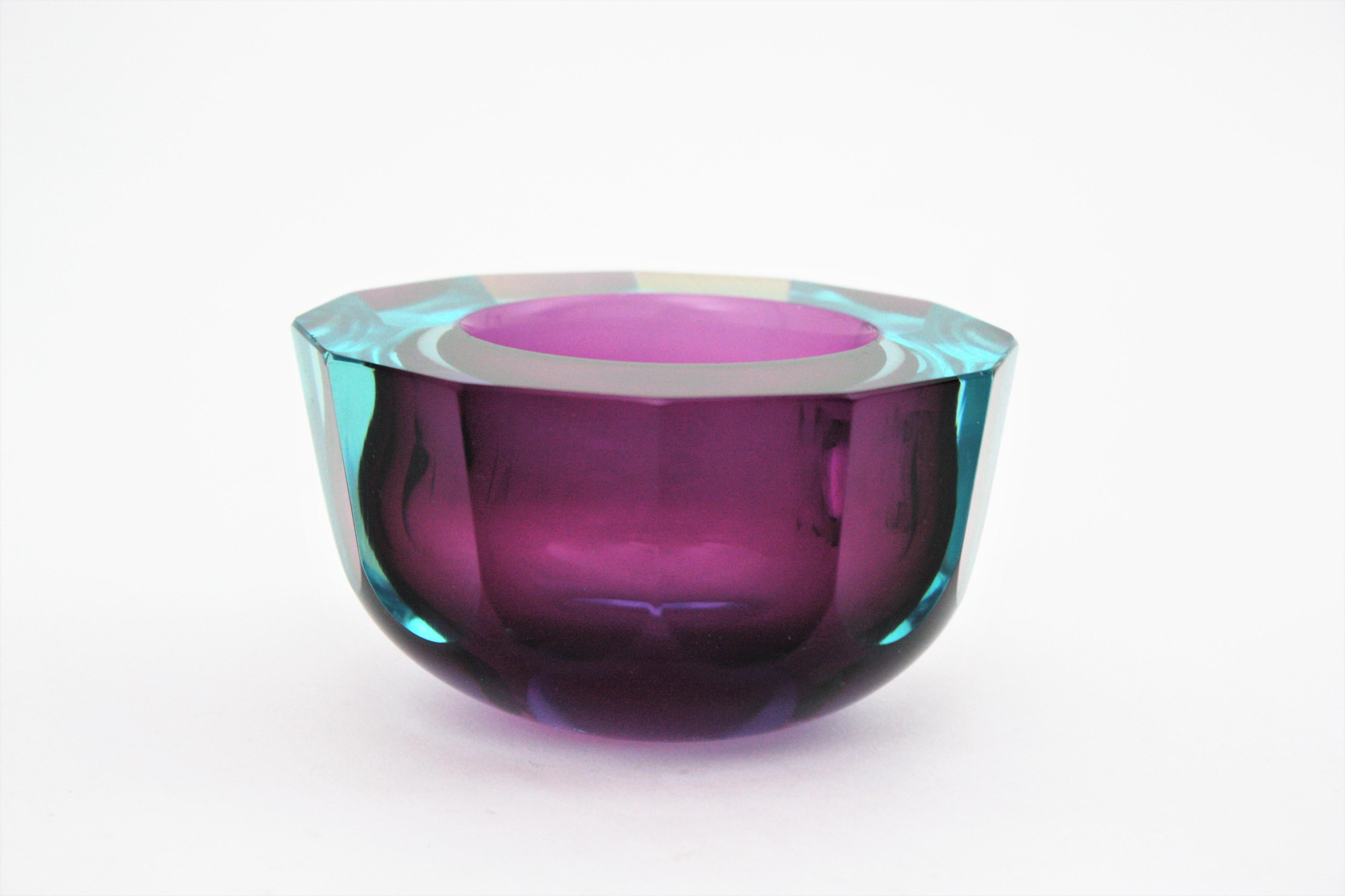 Mid-Century Modern Flavio Poli Seguso Vetri d'Arte Murano Art Glass Sommerso Blue Purple Bowl For Sale