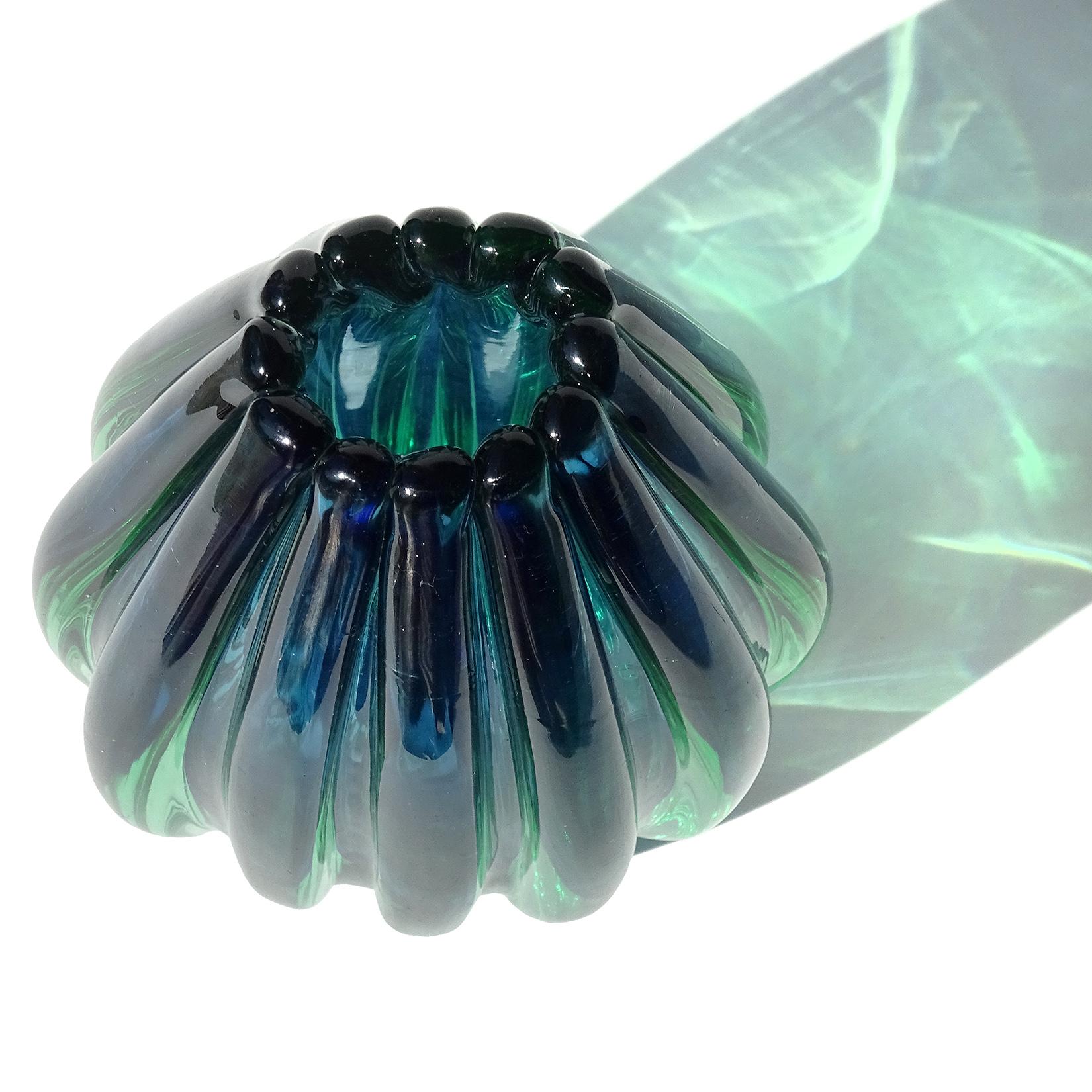 Mid-Century moderno Flavio Poli Seguso Vetri d'Arte Murano Sommerso Blue Italian Art Glass Vase