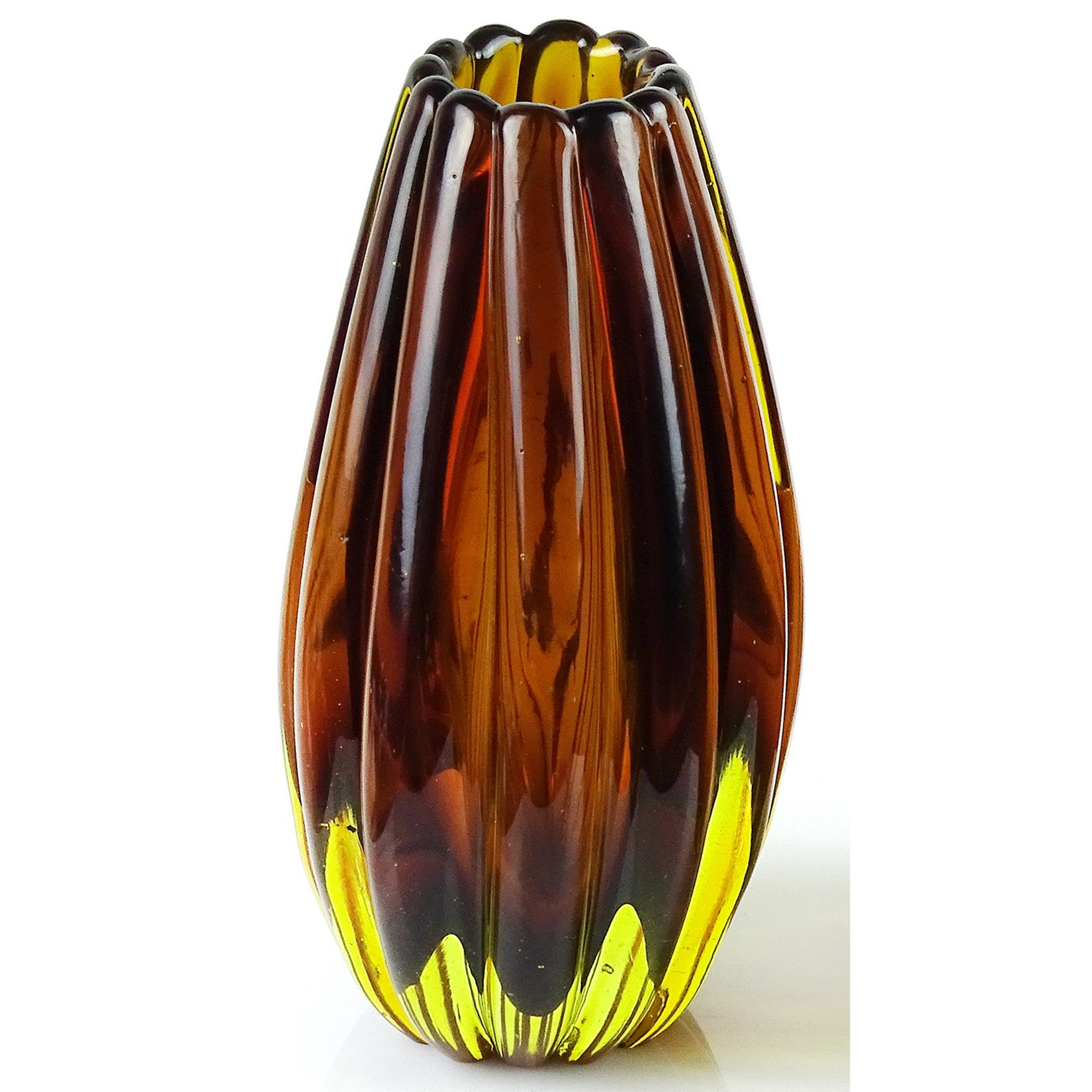 Beautiful vintage Murano hand blown Sommerso brown and yellow Italian art glass flower vase. Documented to designer Flavio Poli for the Seguso Vetri d'Arte company. It is published as model number 12024, circa 1958. The vase has a ribbed body